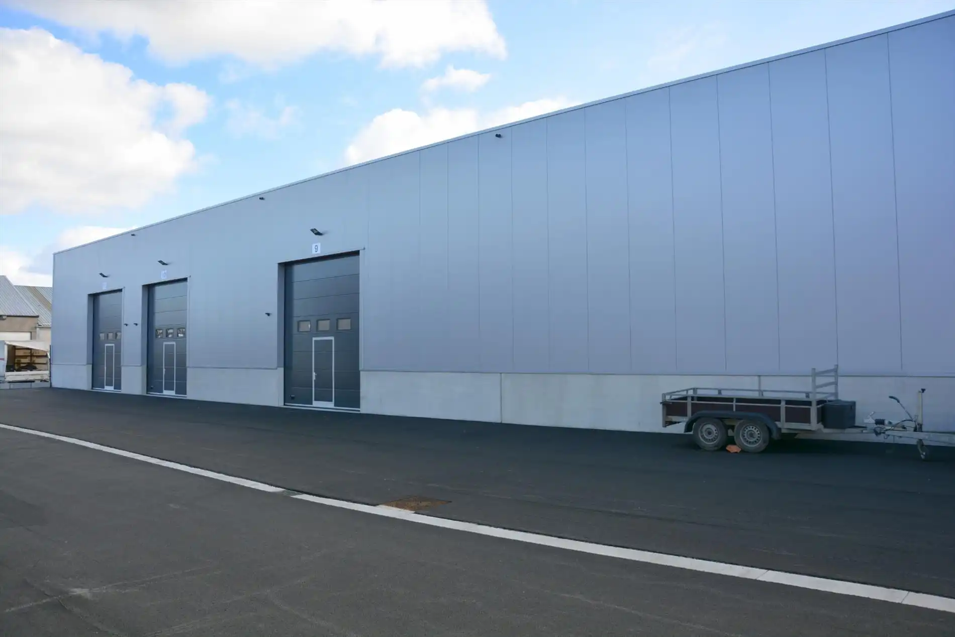 loods te huur op UITSTEKENDE ligging foto 2