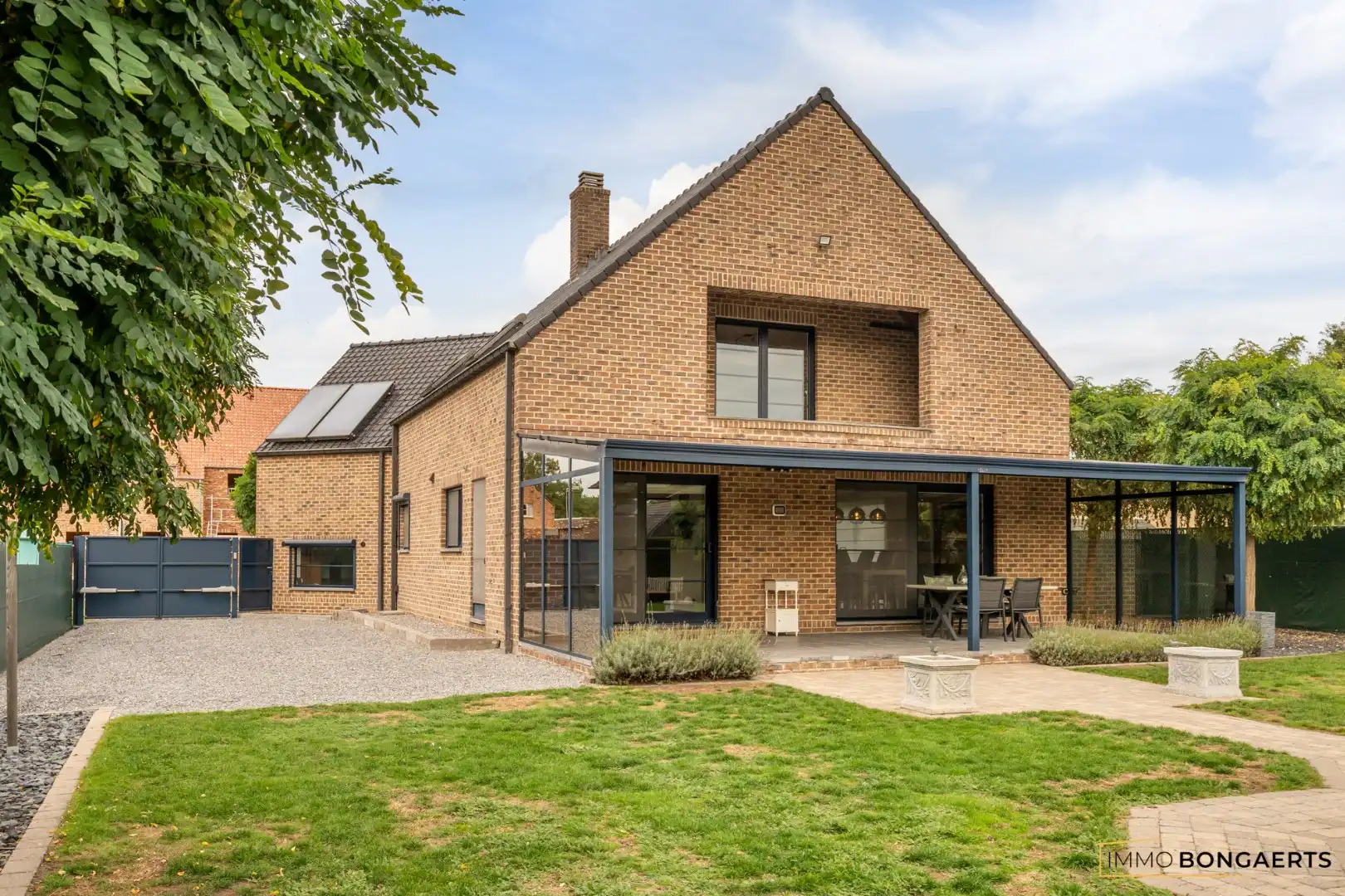 Ruime woning met 3 slaapkamers foto 34