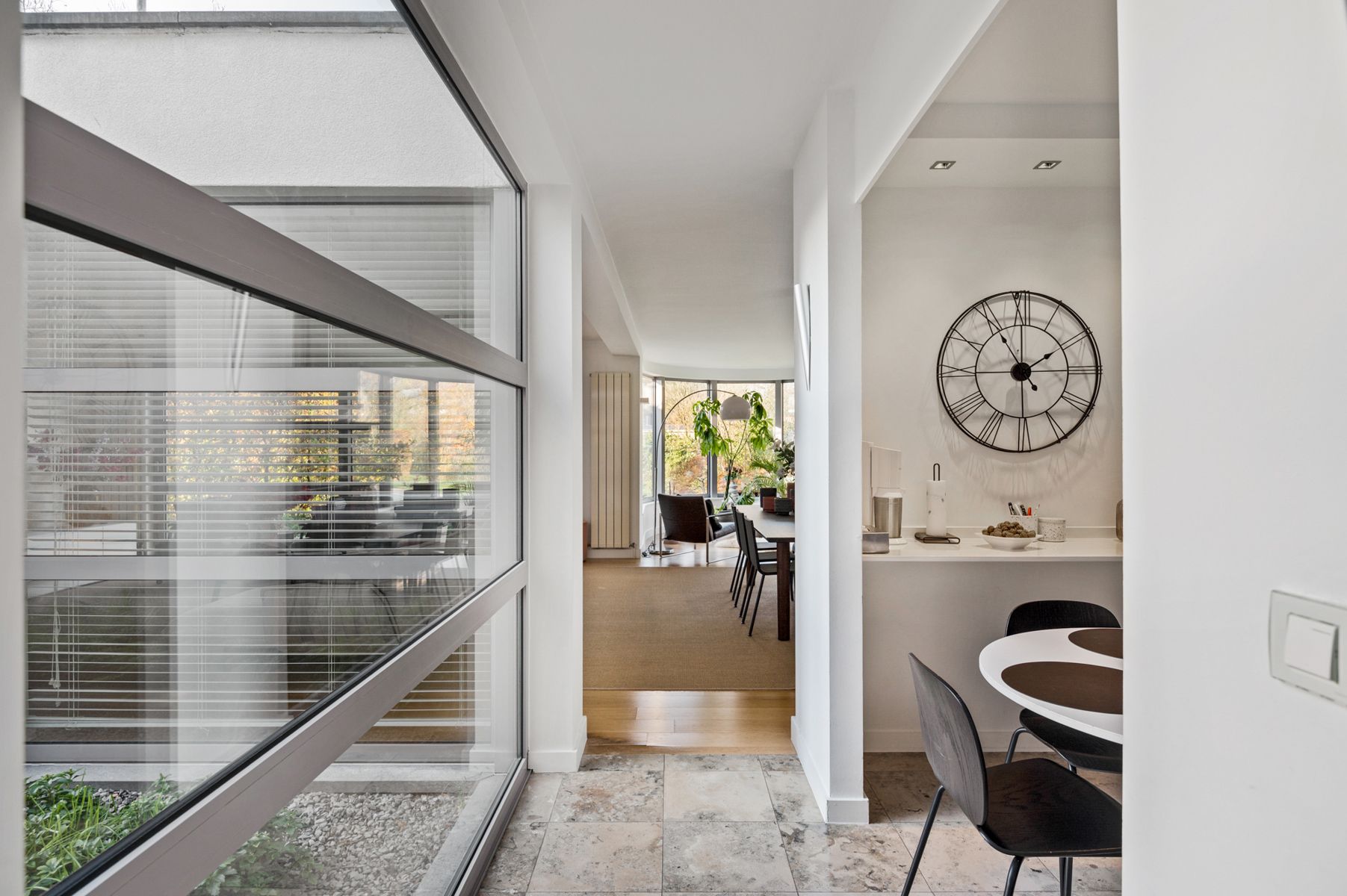 Moderne villa in een doodlopende straat vlakbij het centrum foto 14