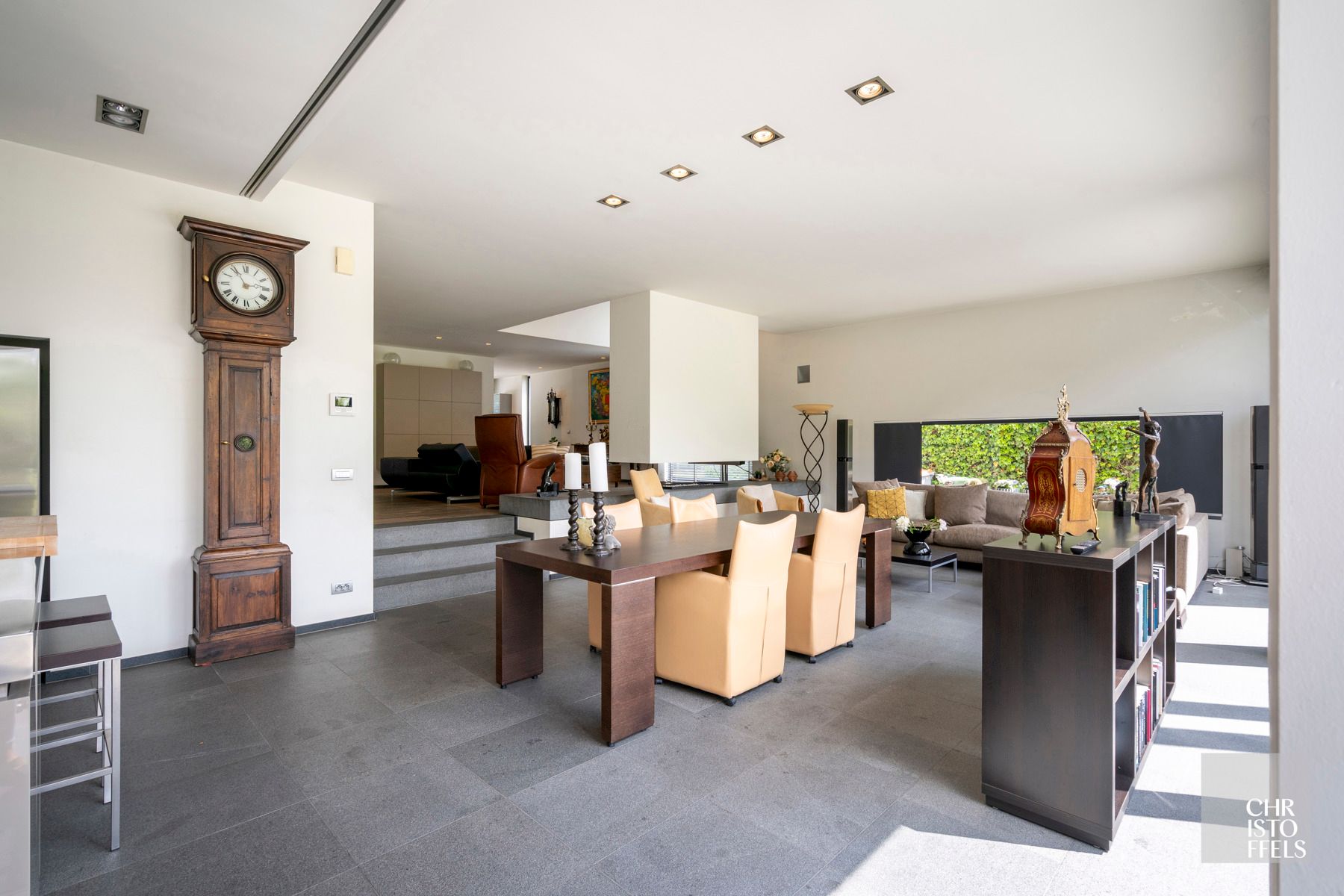 Ruime stijlvolle moderne villa (547m²) op zuid gericht grondperceel van 2.531m² foto 3