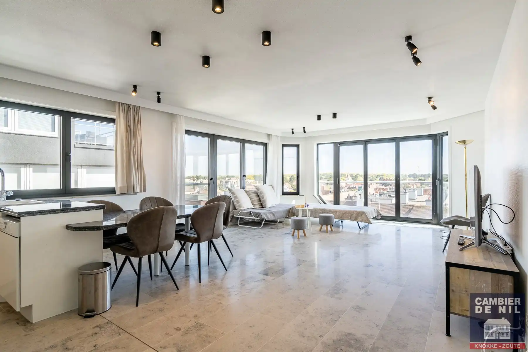 Zonnig appartement met open zicht in hartje Zoute ! foto 5