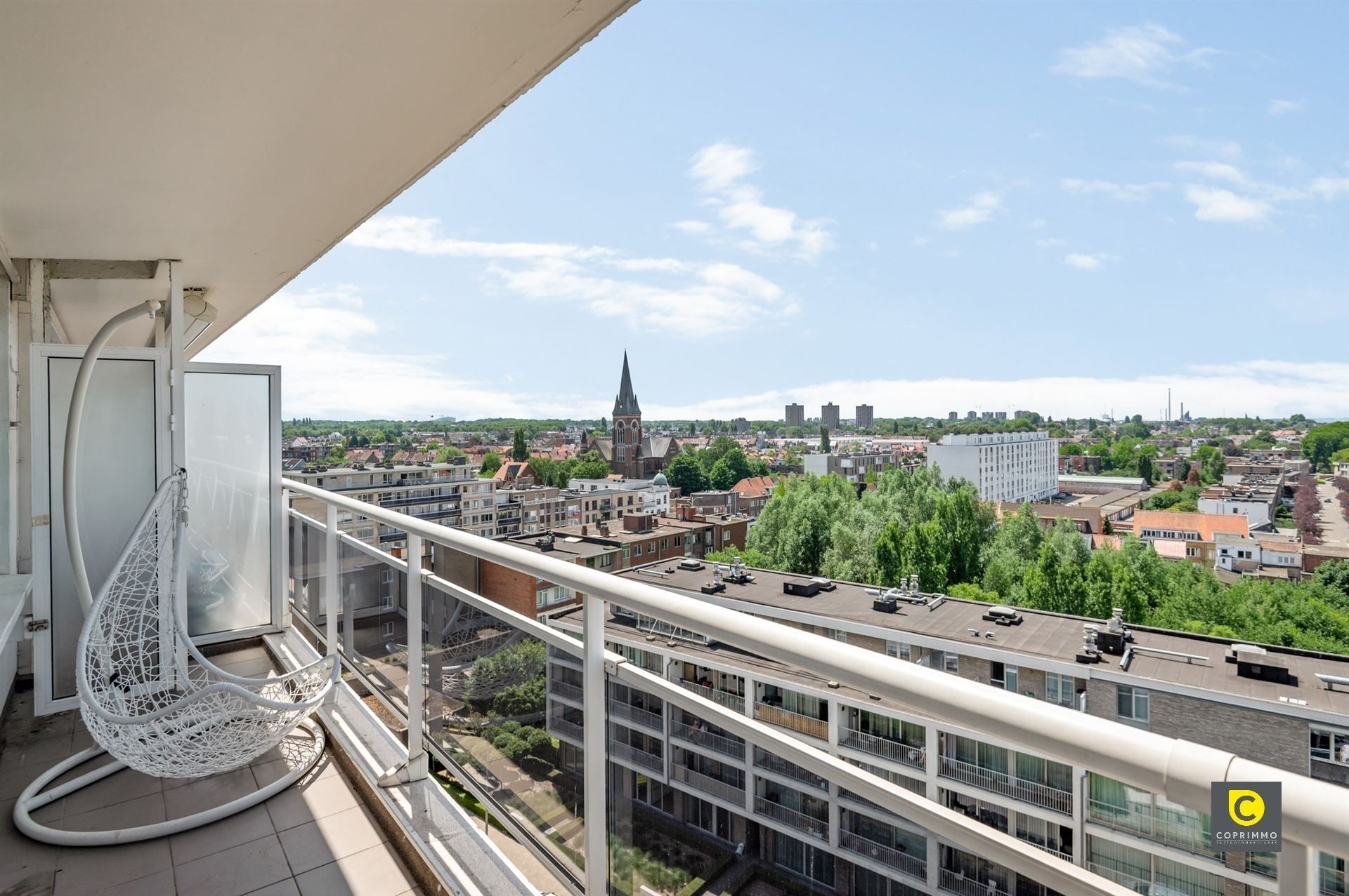 Instapklaar appartement met dubbel terras foto 4