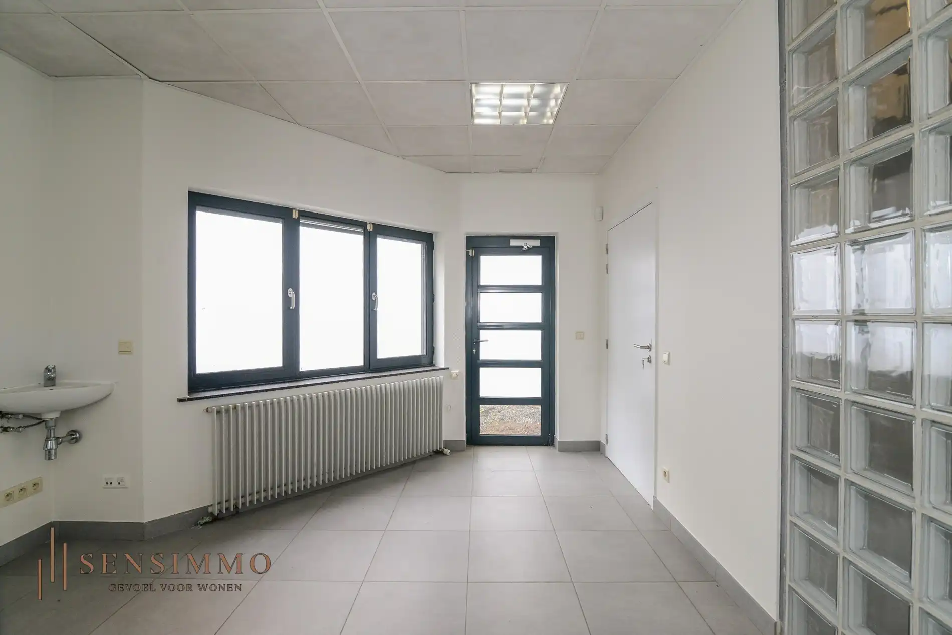 Commerciële handelspand met bovenliggend appartement in hartje Maasmechelen foto 14