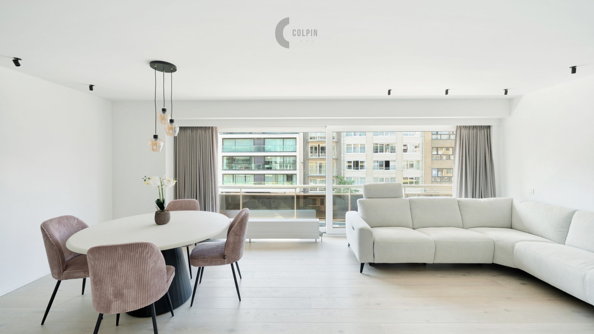 Instapklaar, gerenoveerd appartement op toplocatie vlakbij het strand en Heldenplein foto 2