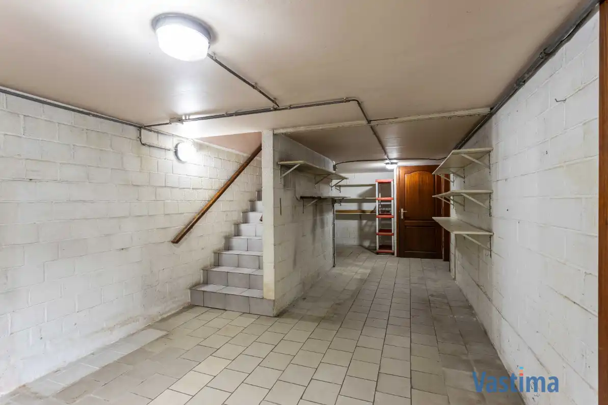 Ruime halfopen bungalow met grote kelder, 3 slaapkamers en zonnige tuin foto 27