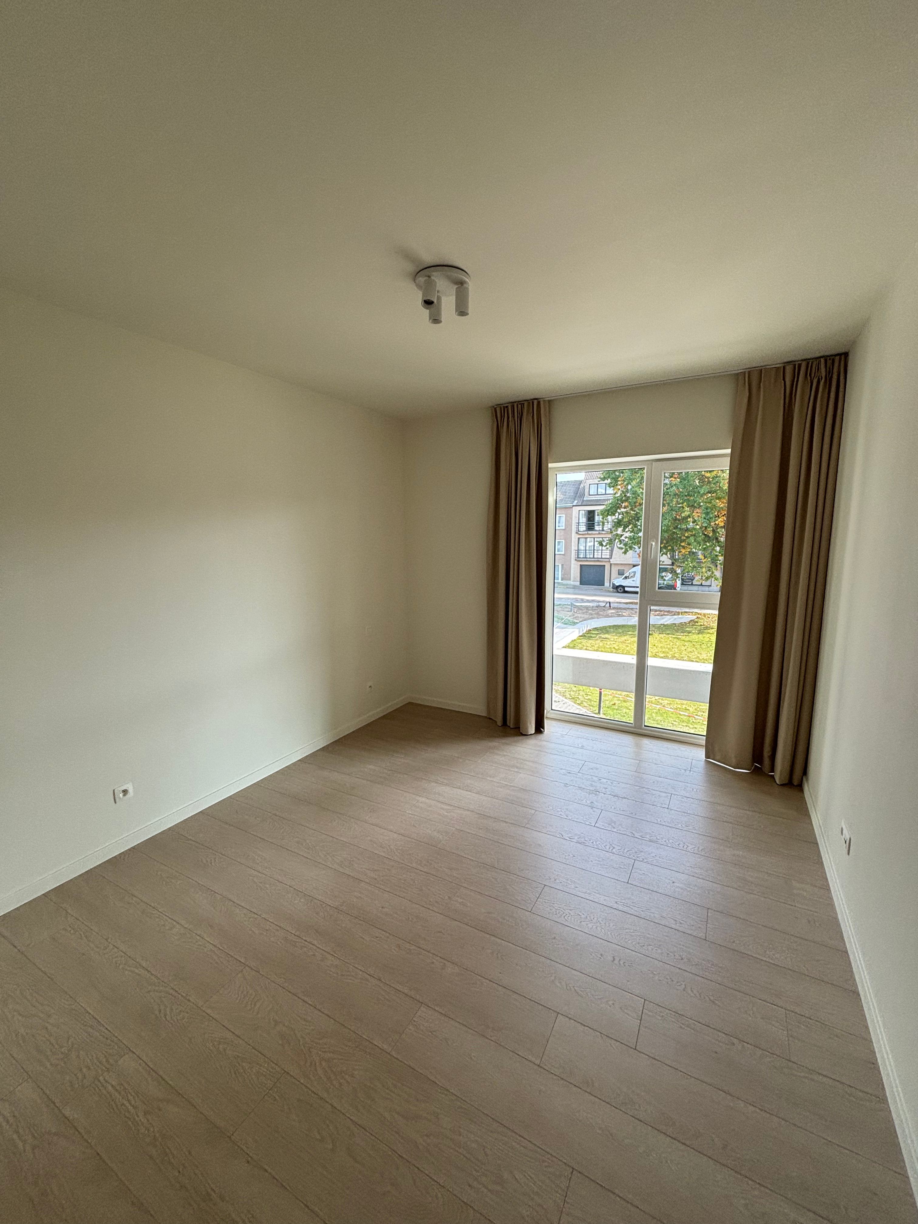 Nieuwbouw 1-slaapkamerappartement met terras foto 8