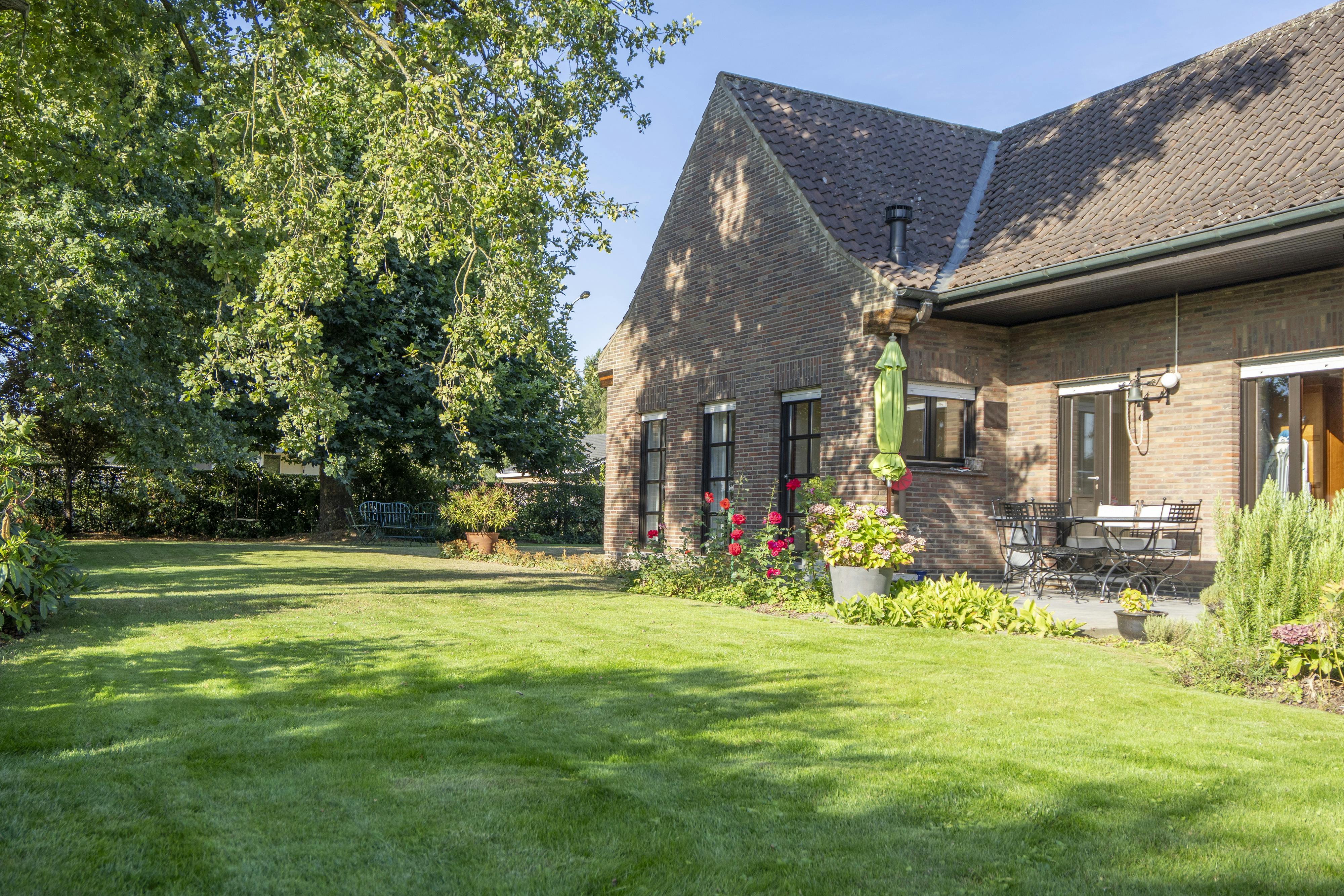 Unieke villa te koop op een rustige ligging in Harelbeke!  foto 18
