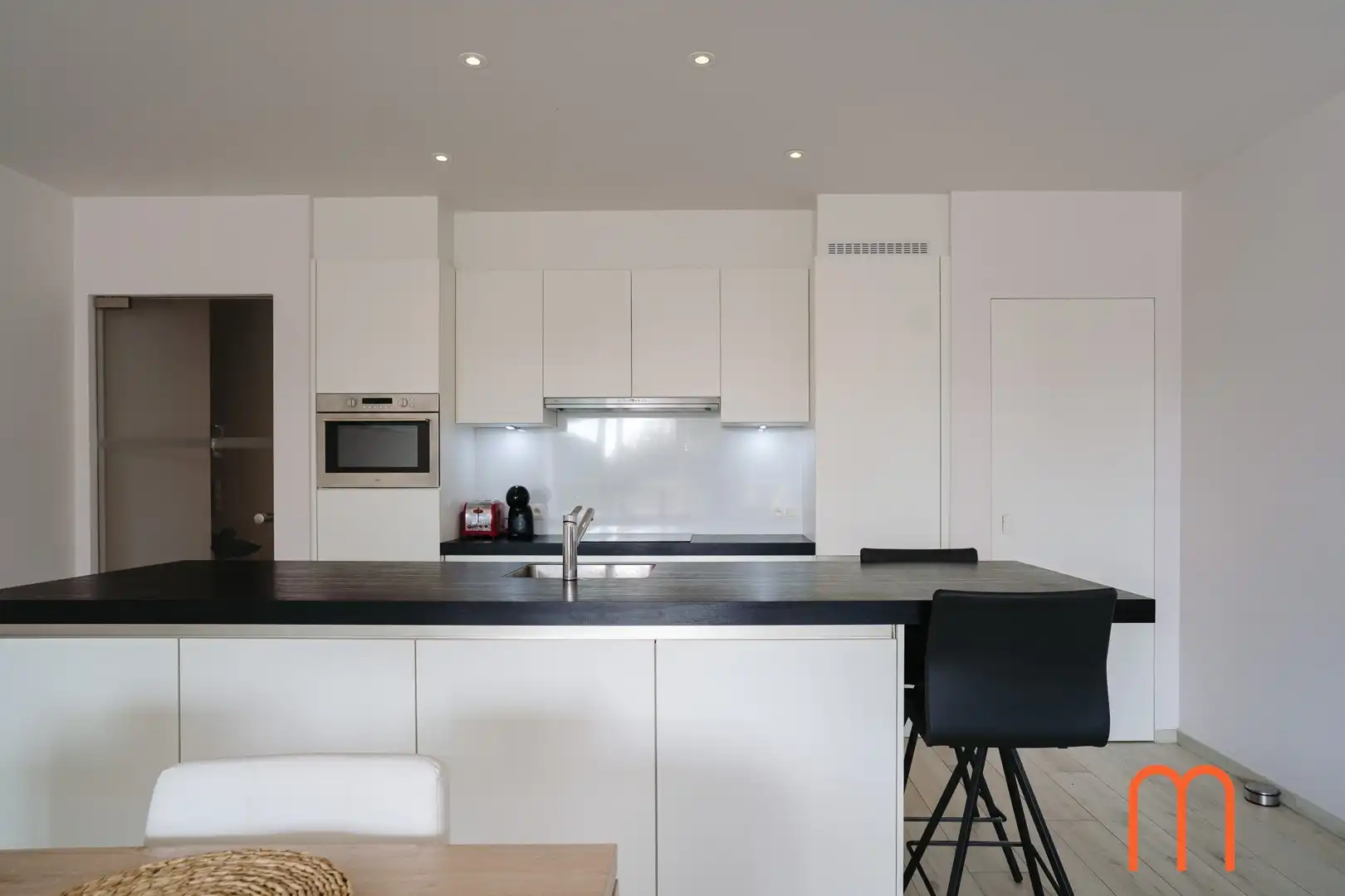 Instapklaar gelijkvloers appartement met ruim terras te koop in Residentie South View te Oostende foto 4