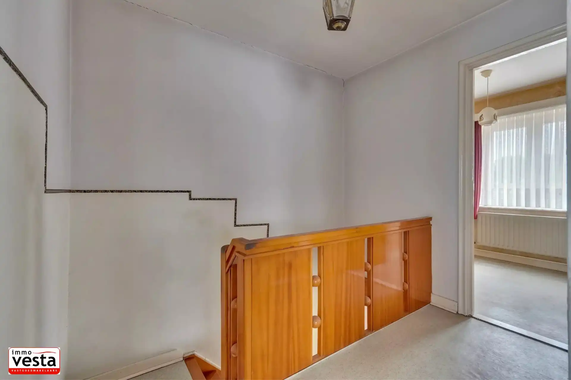 Ruime, centraal gelegen woning met renovatiepotentieel foto 14