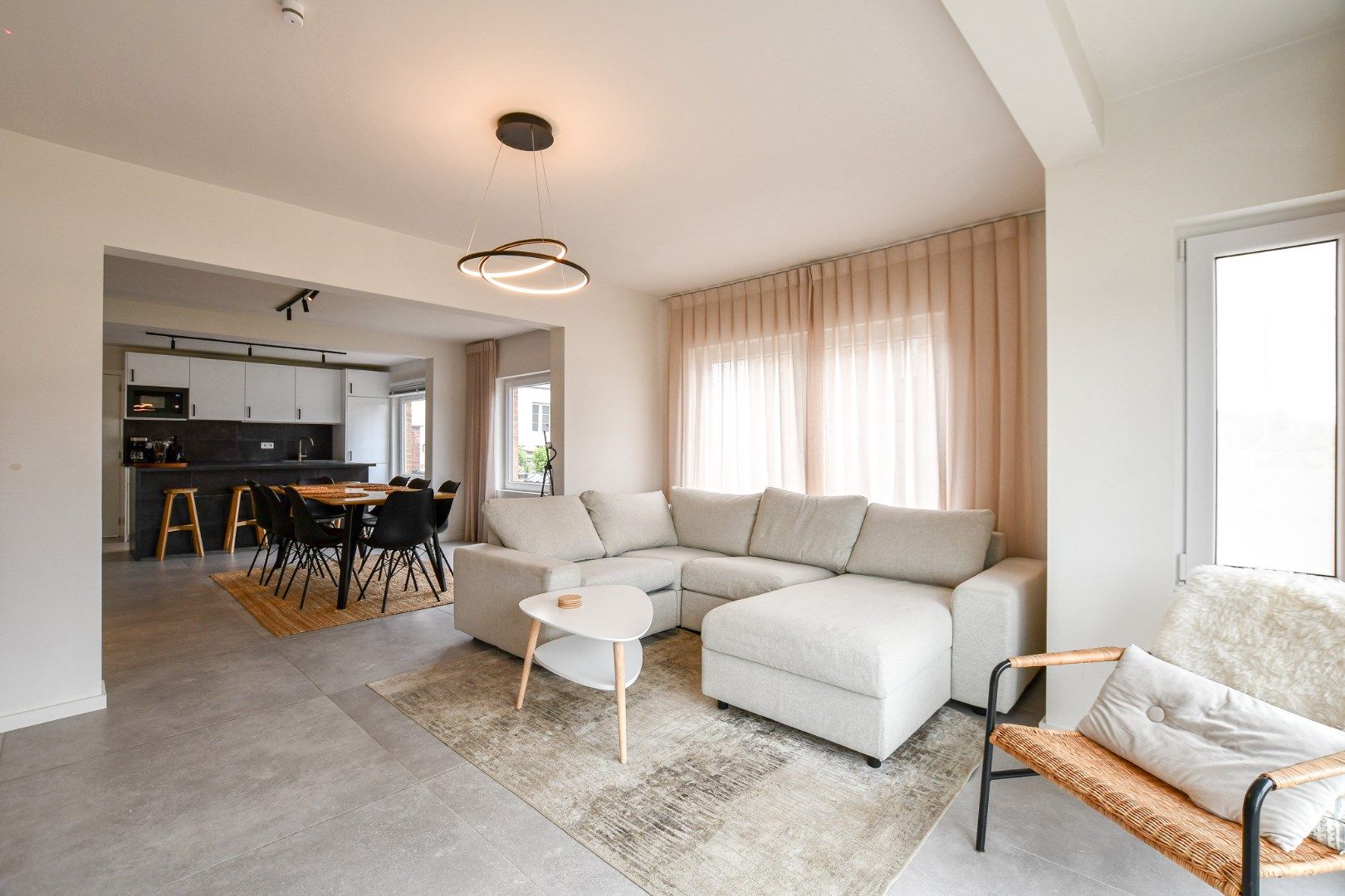 Stijlvol wonen aan zee – energiezuinige woning op topligging in Wenduine foto {{pictureIndex}}