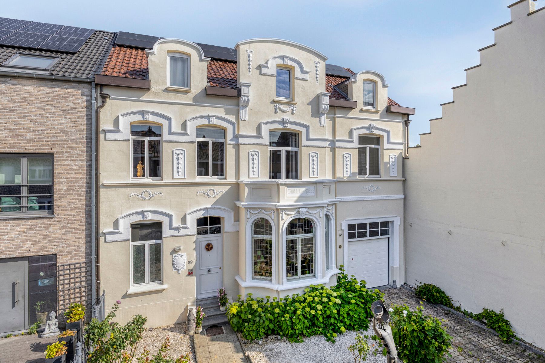 Prachtige herenwoning met 5 slpks en schitterende tuin  foto {{pictureIndex}}