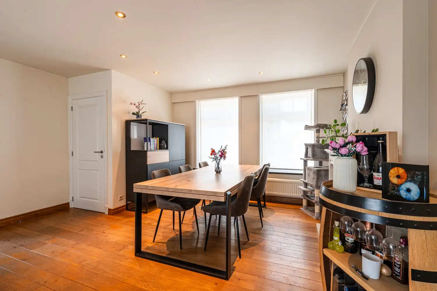 Halfopen woning met garage en ruime tuin foto 7