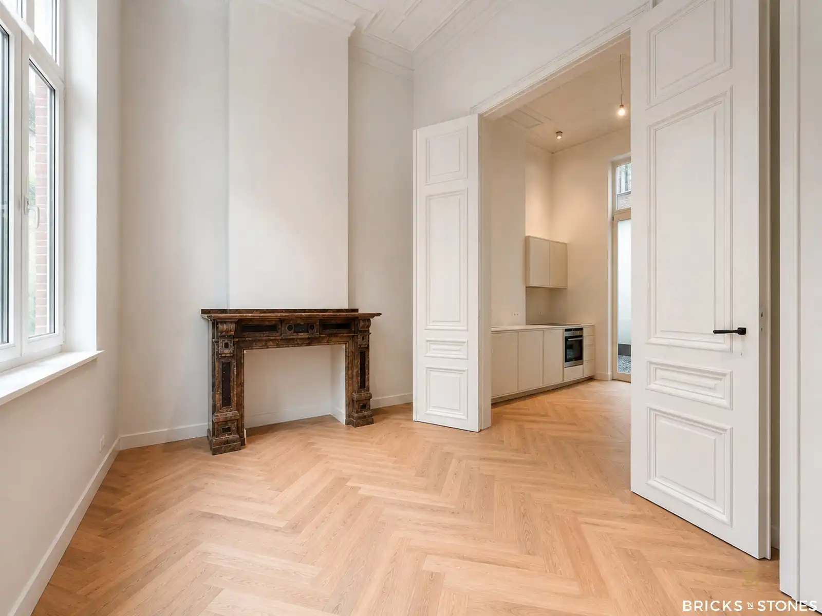 Gerenoveerd appartement met terras in historisch Antwerpen foto 2