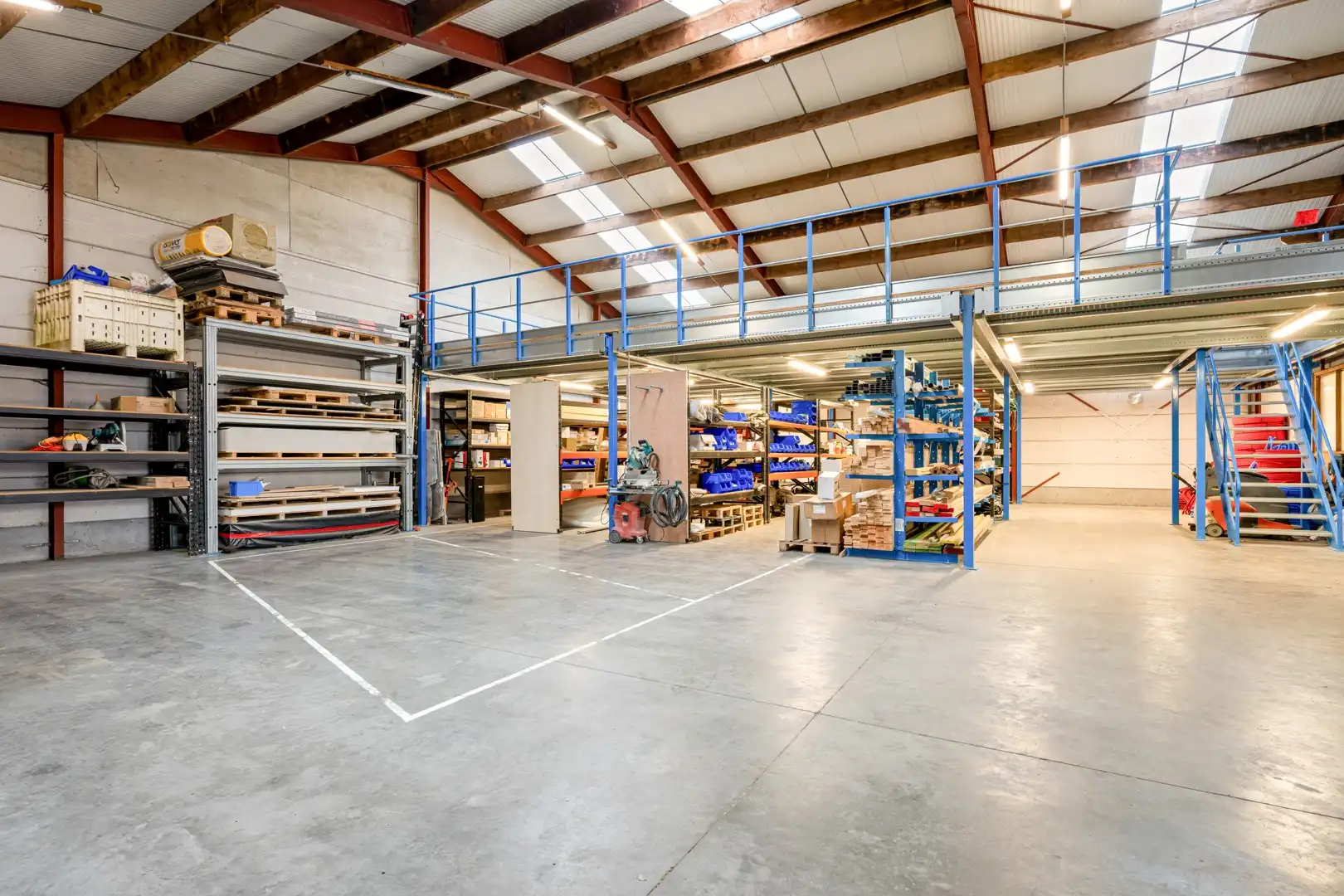 Vernieuwd magazijn (ca. 570m²) op een ruim perceel van 1608m² - Kortemark foto 6