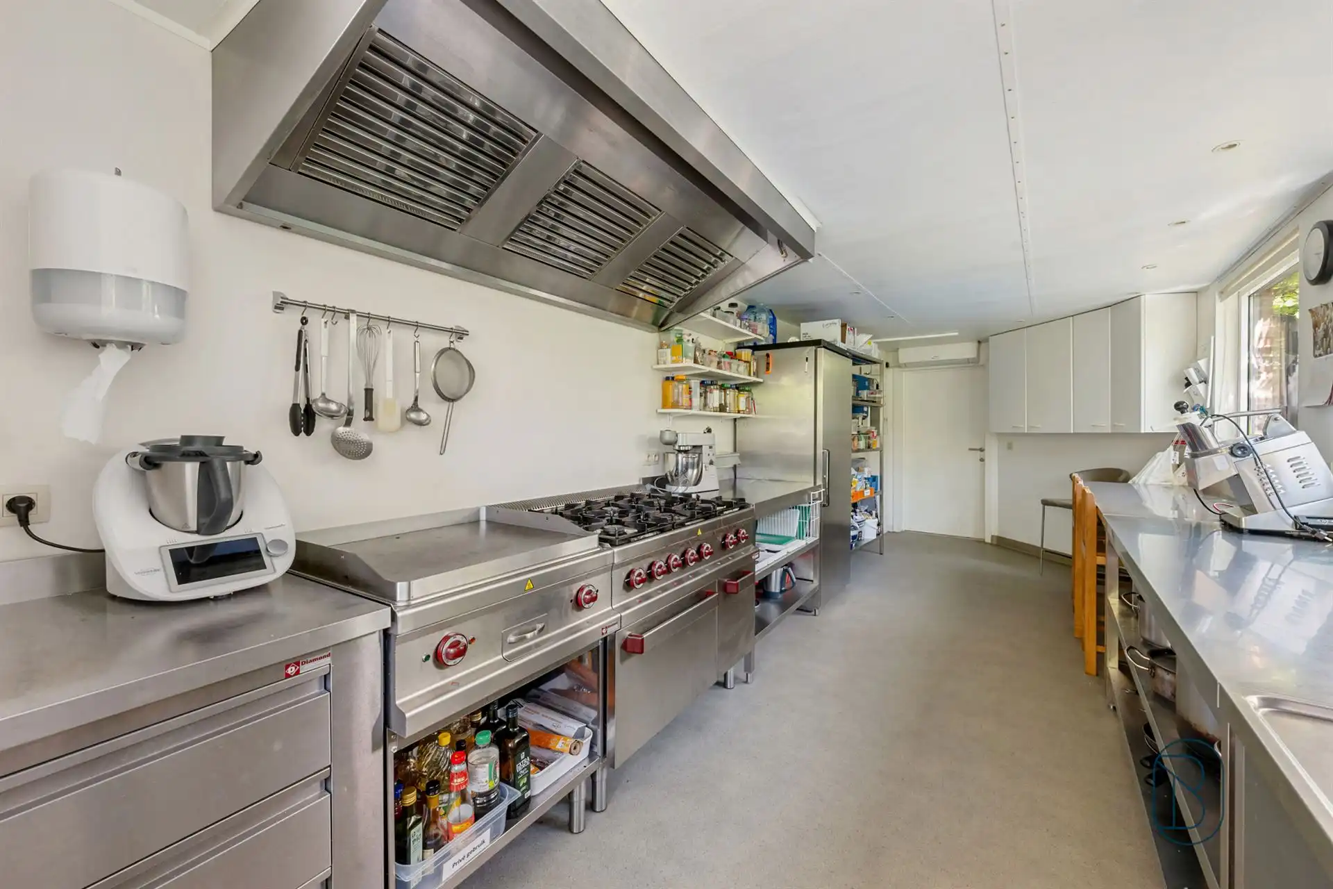 Charmant handelspand met achterliggende nieuwbouwwoning foto 8
