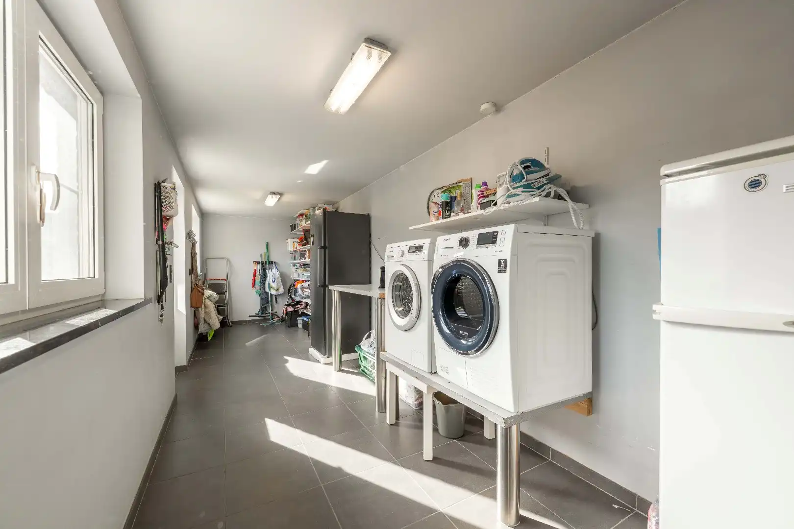 RUIME GEZINSWONING | 4 SLPKS | 2 BADKS | DUBBELE GARAGE & TOEGANG ACHTEROM  foto 8