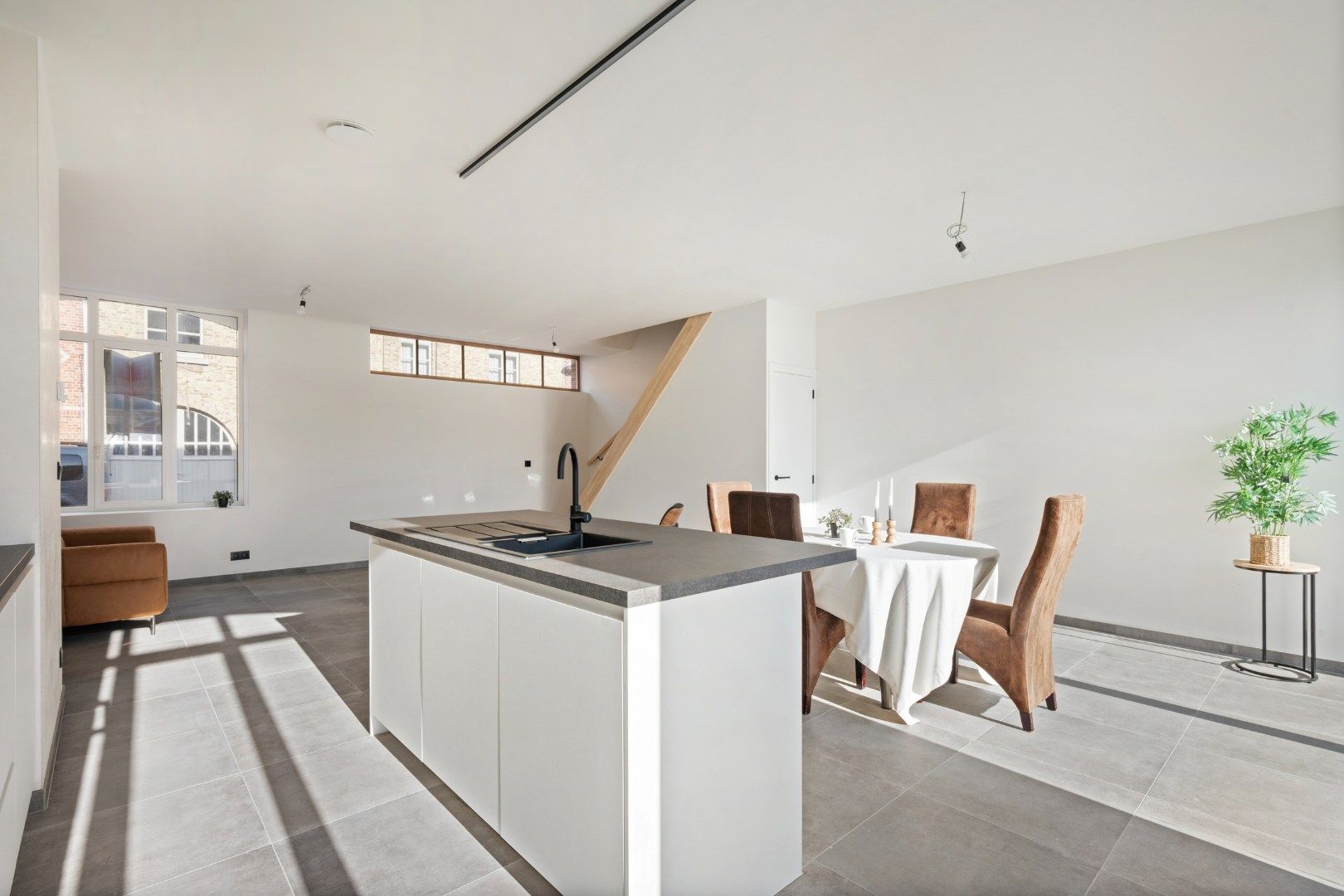 GERENOVEERDE WONING MET 3 SLPKS EN TUIN foto 11