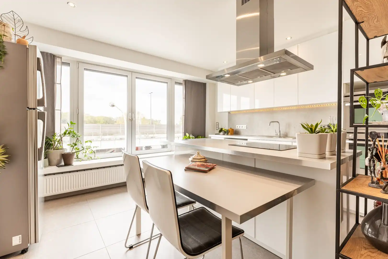 Instapklaar 2-slaapkamerappartement nabij parken & winkels in Wilrijk foto 4