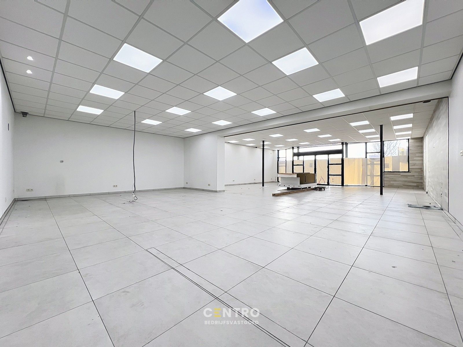 Topligging! Handelspand met magazijn langs de Westlaan in Roeselare. foto 4