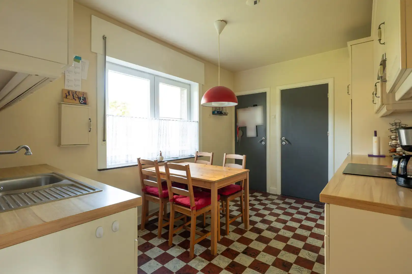 IN OPTIE - - - Vrijstaande woning met prachtige groene ligging te koop! foto 7