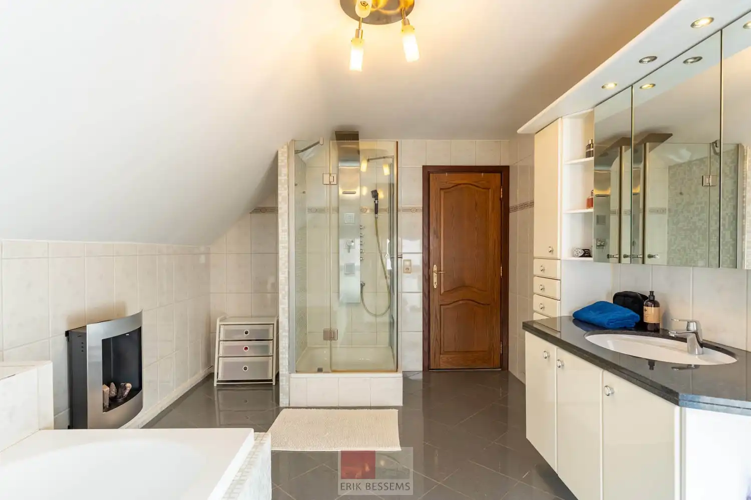 Vrijstaande woning gelegen op een royaal perceel van maar liefst 990 m² en beschikt over een bewoonbare oppervlakte van circa 221 m² foto 25