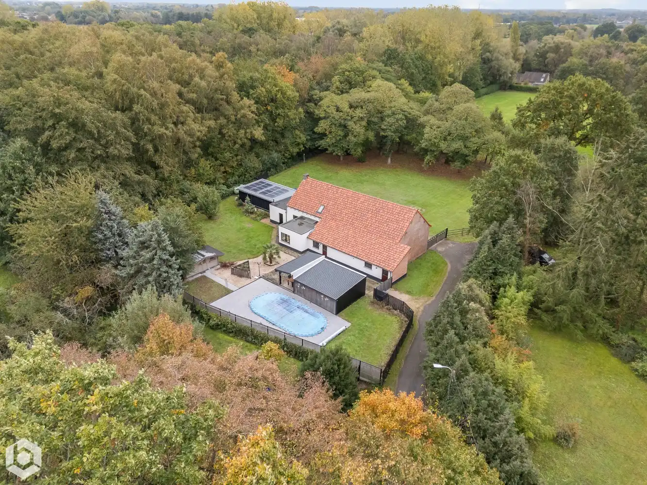 Prachtige gerenoveerde ruime woning in een groen kader foto 26