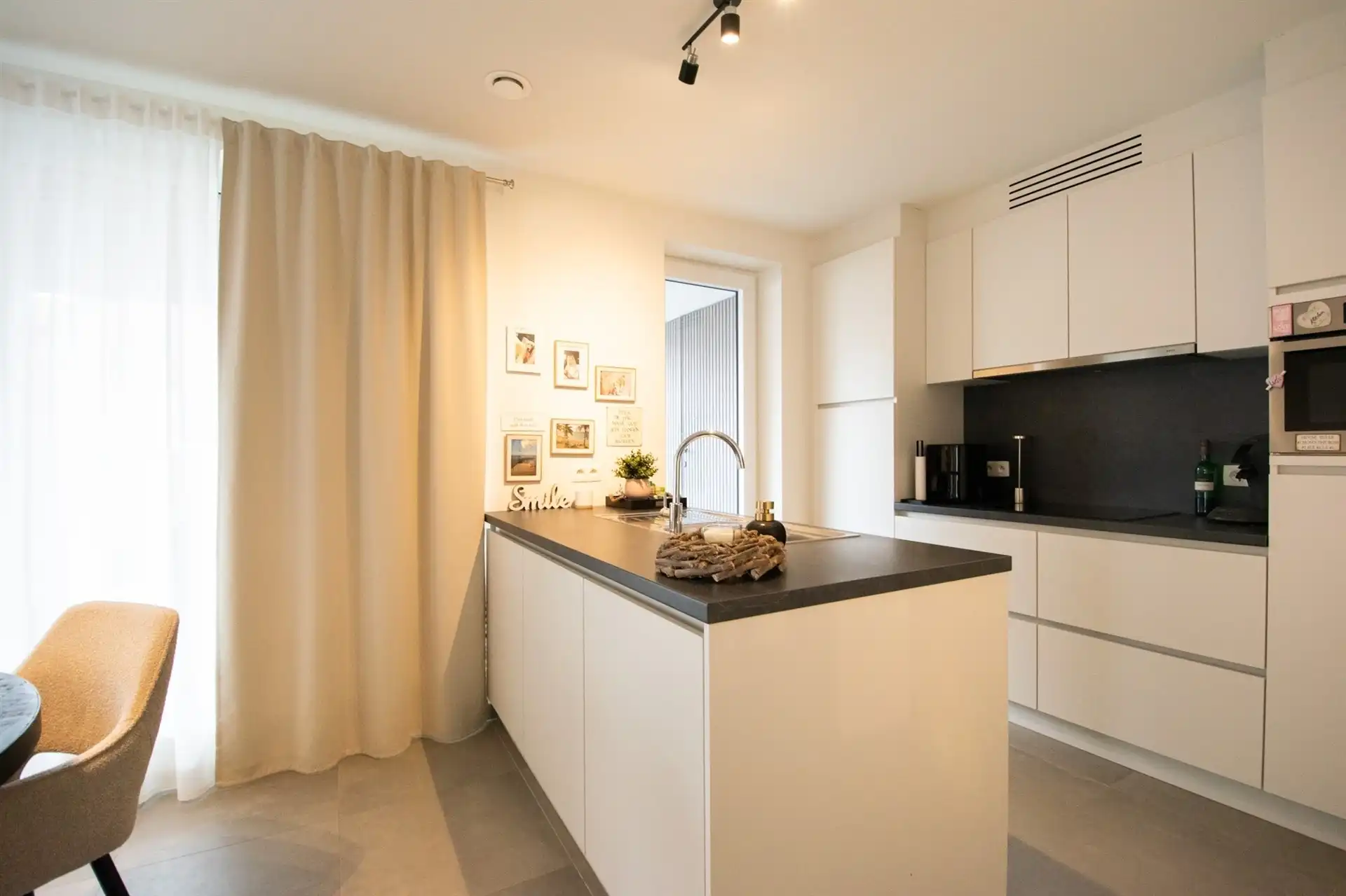 Uitstekend gelegen nieuwbouw BEN appartement in het centrum van Stekene.   foto 3