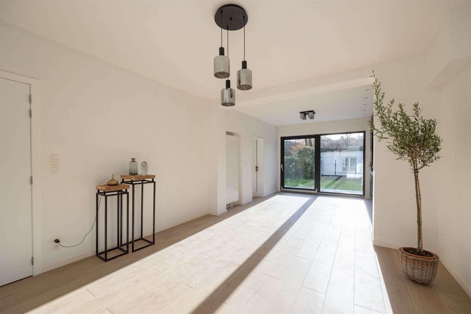 Totaal vernieuwde woning in zeer geliefde straat in centrum!  foto 4