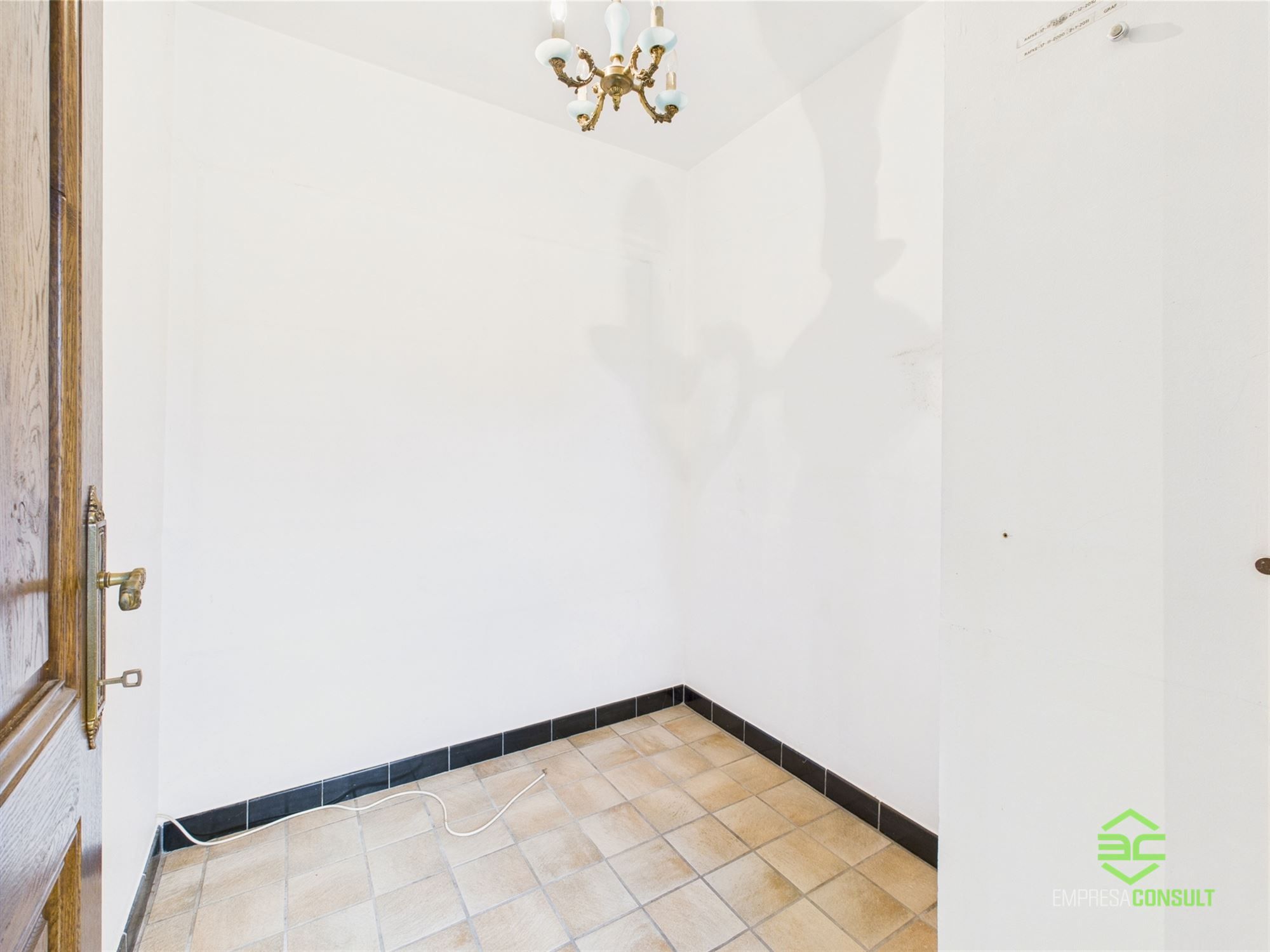 Gelijkvloerse woning op 12a 9ca in het centrum! foto 8