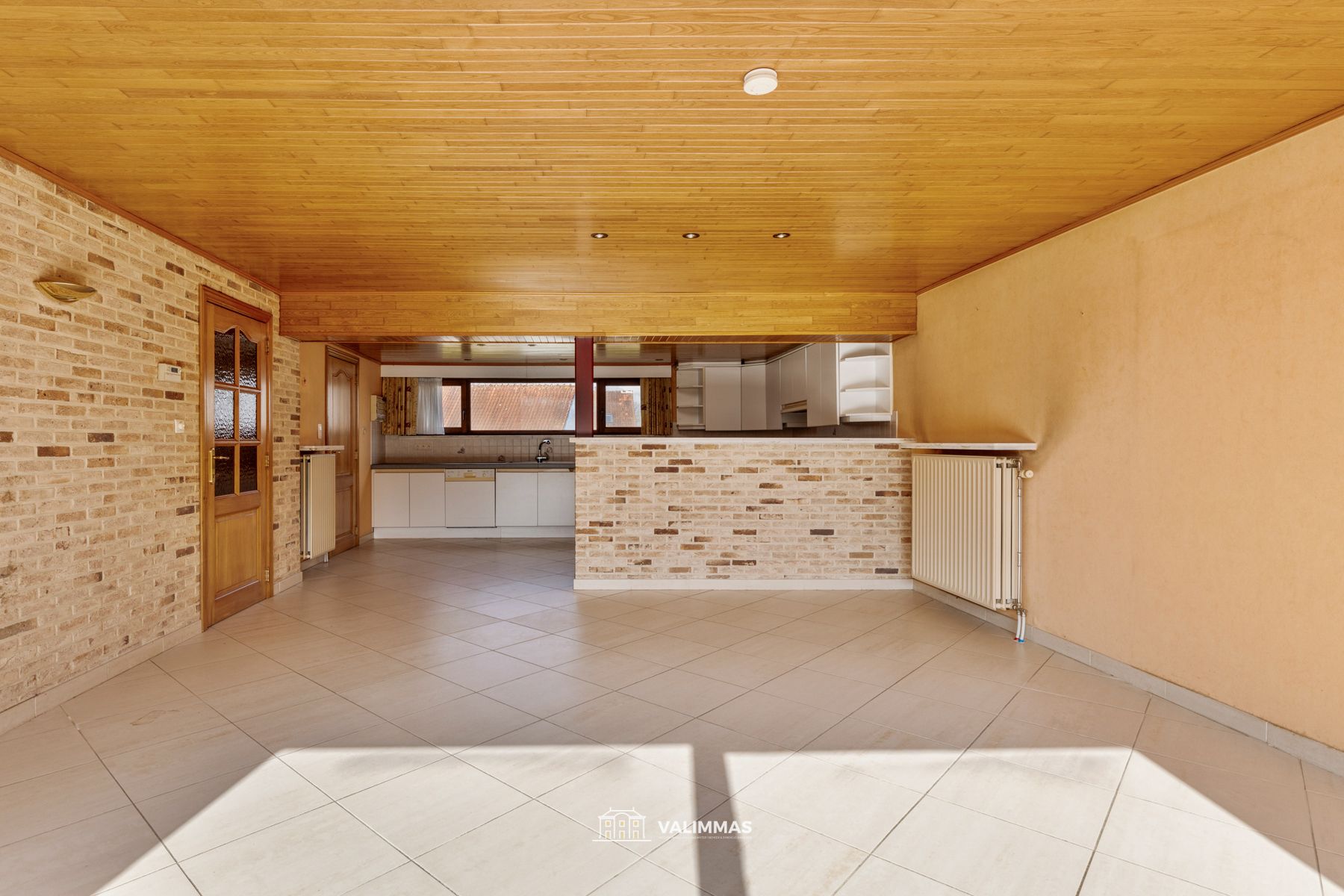 Landelijk gelegen hoeve op 40 are, met bijgebouwen en weide foto 12