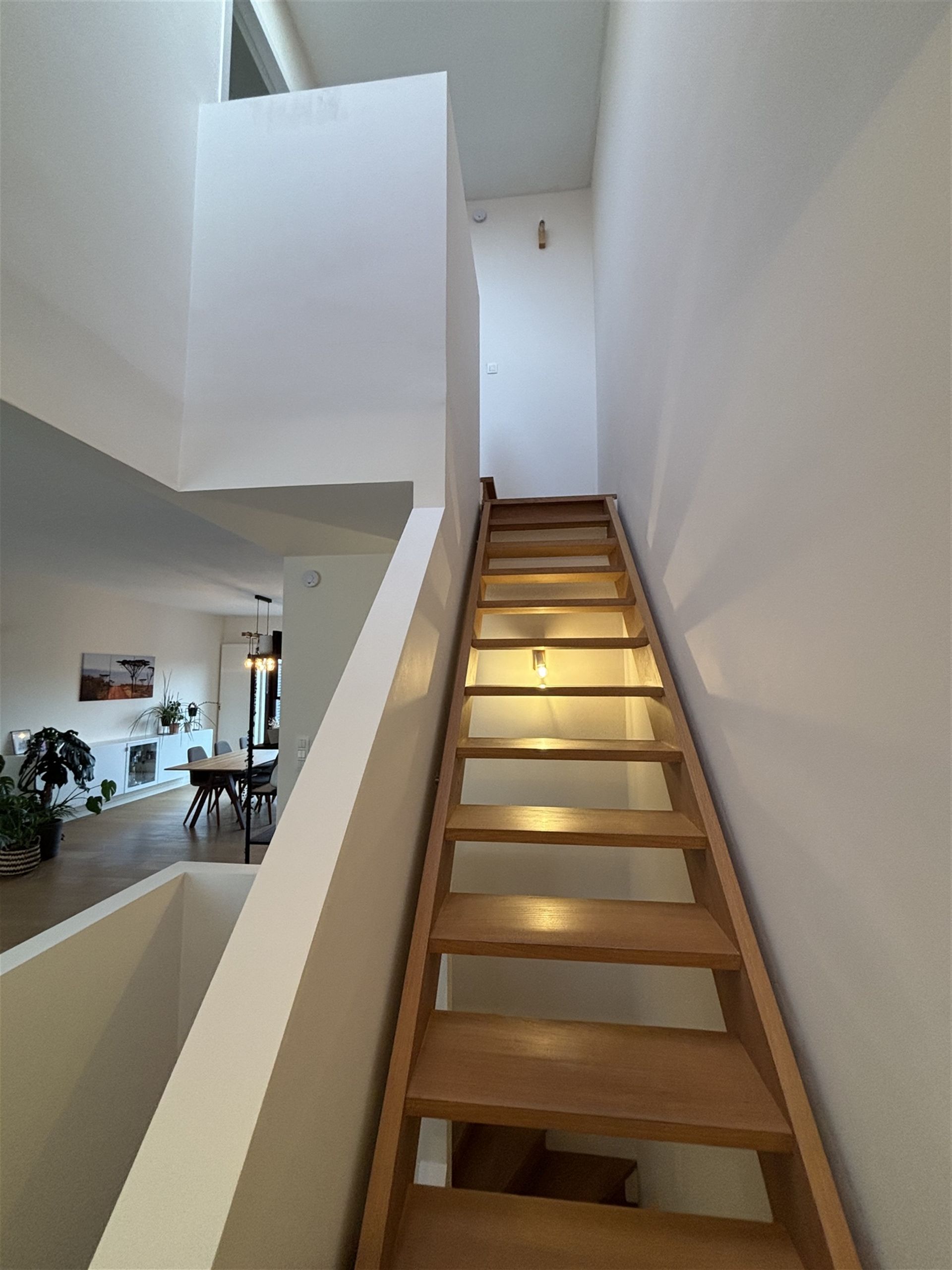 BEZOEKEN VOLZET: Moderne woning met 4 slaapkamers en tuin  foto 13