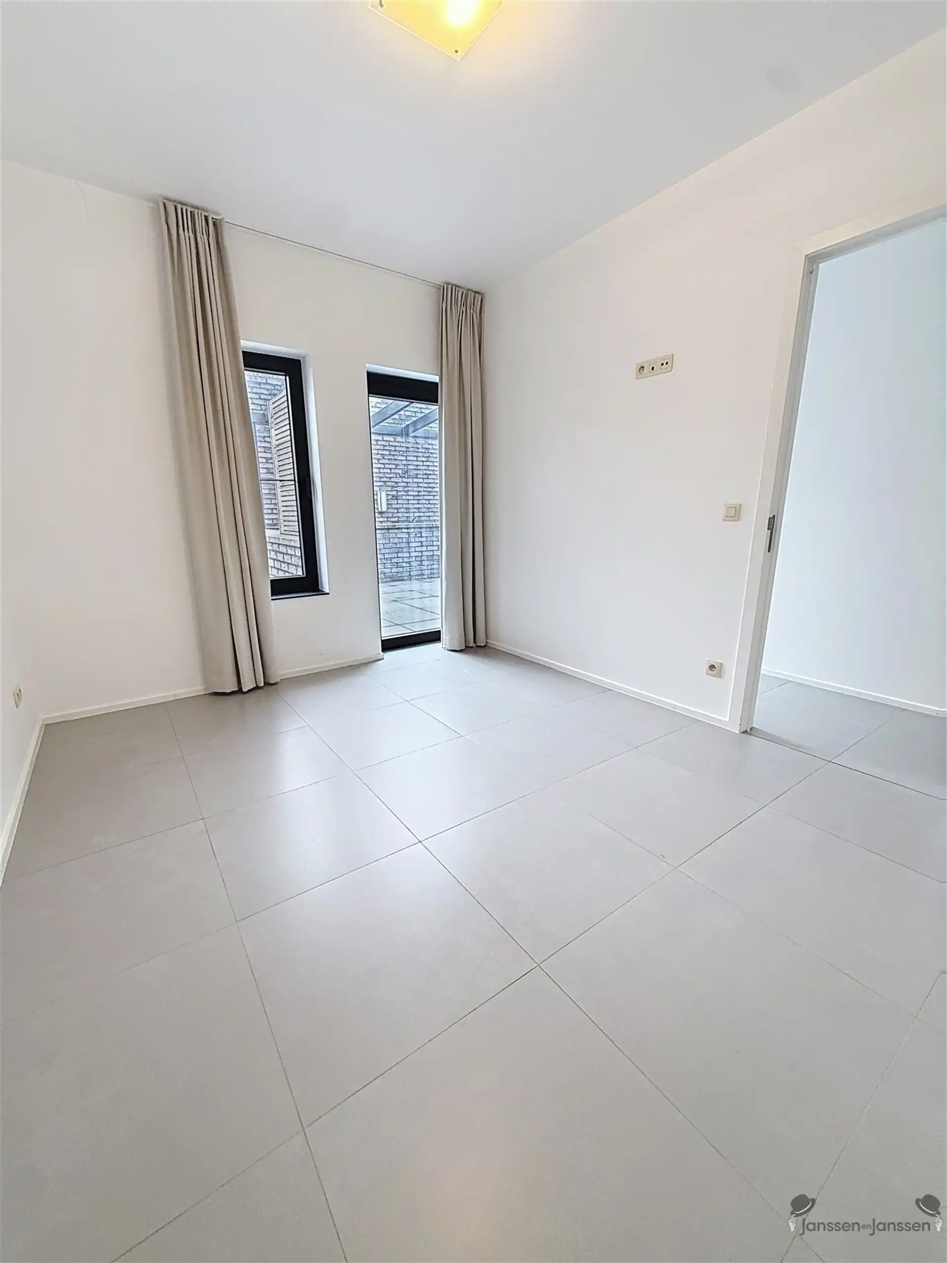 Verzorgd appartement met 2 slaapkamers, groot terras en ruime garage foto 8