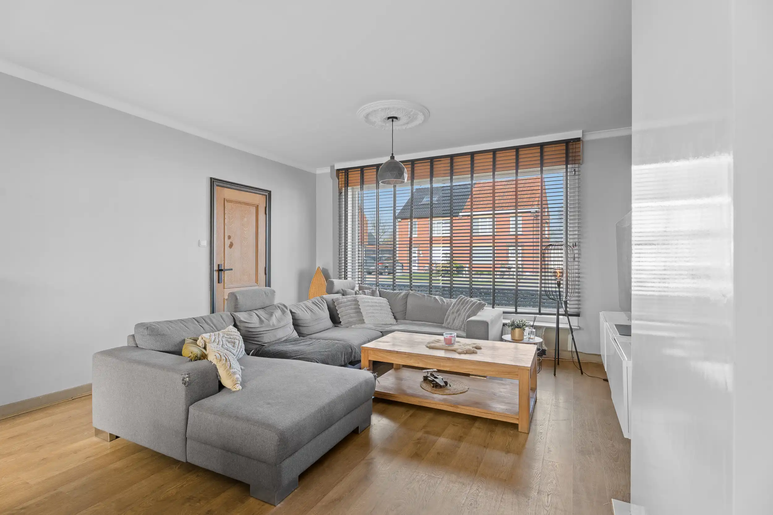 Instapklare halfopen bebouwing met zonnige tuin foto 2