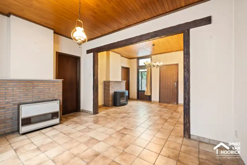 Te renoveren woning aan de stadsrand op 390m² grondoppervlak! foto 3