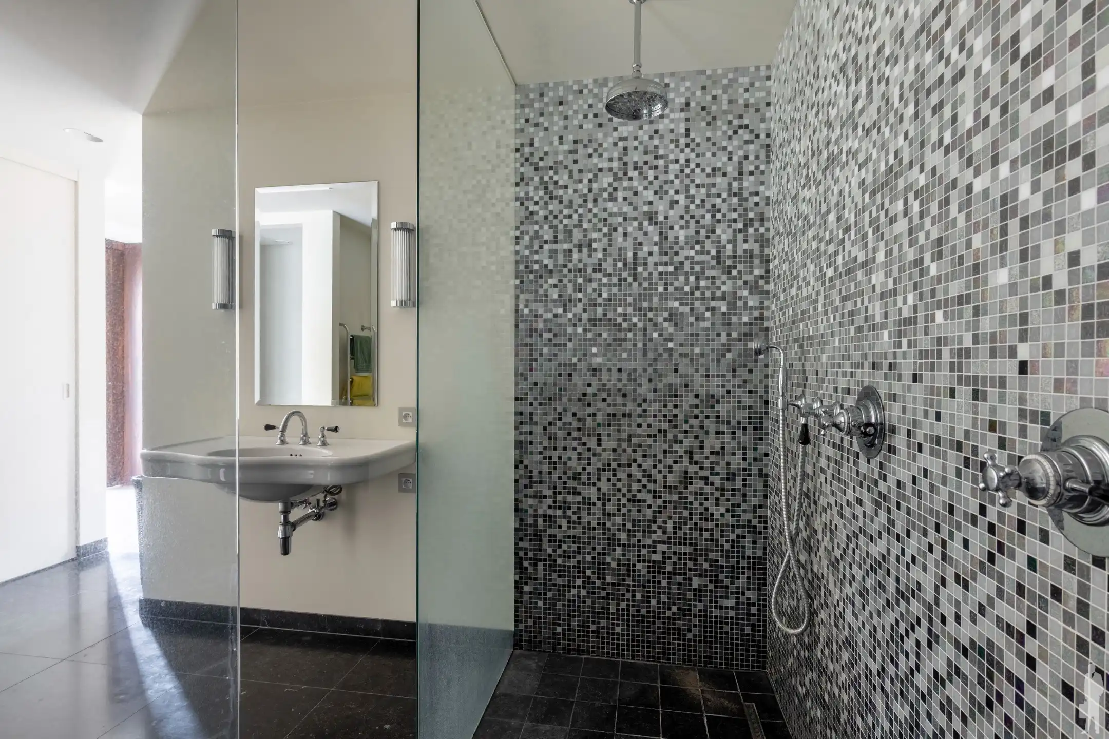 Knap duplex appartement in hartje Hoogstraten foto 13