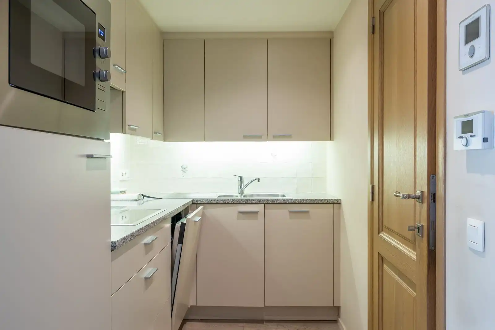 Subliem 2 slpk appartement met terras pal aan de jachthaven. foto 4