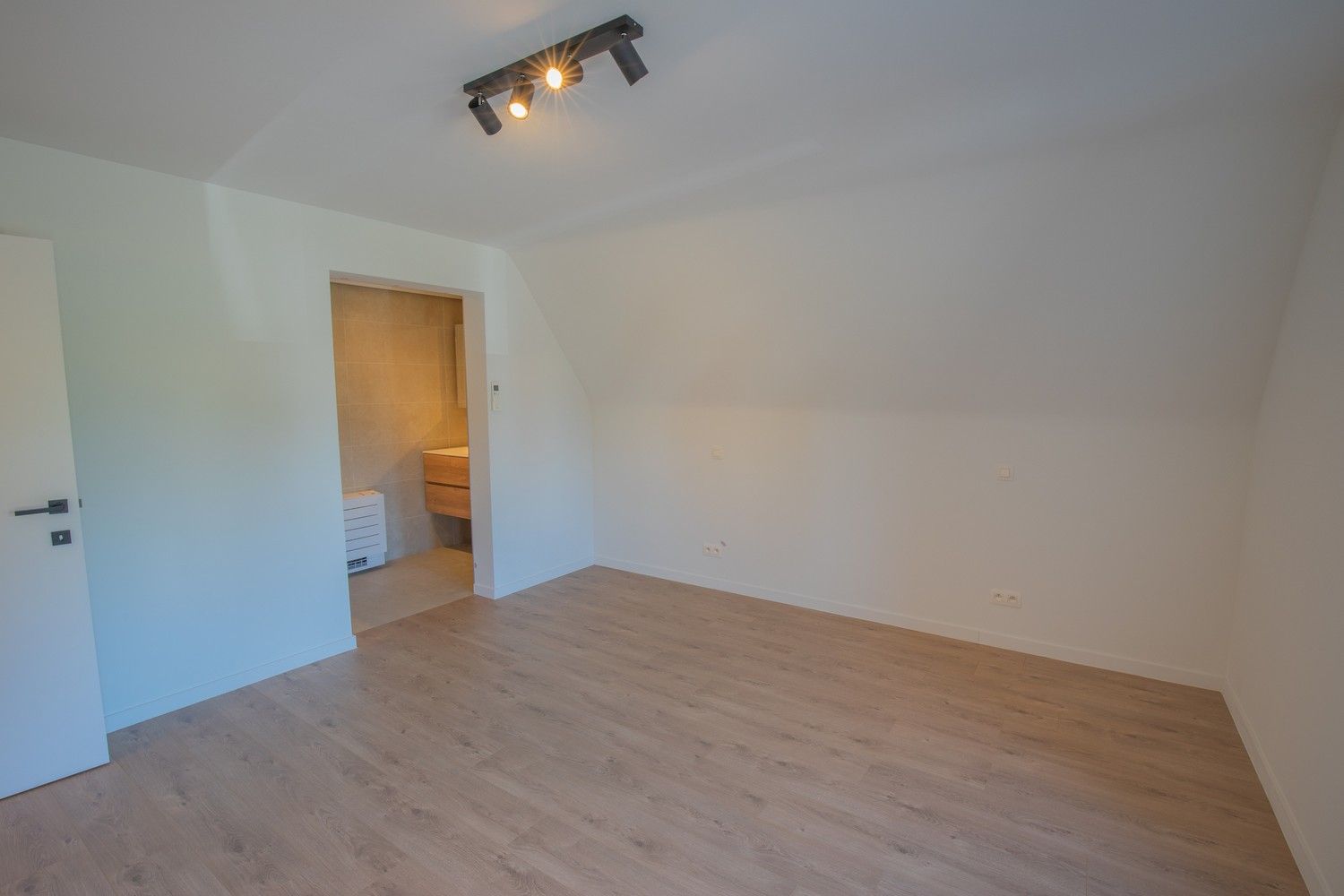 Exclusieve vernieuwbouwvilla met 5 slaapkamers en ruime tuin in Ramsel foto 21