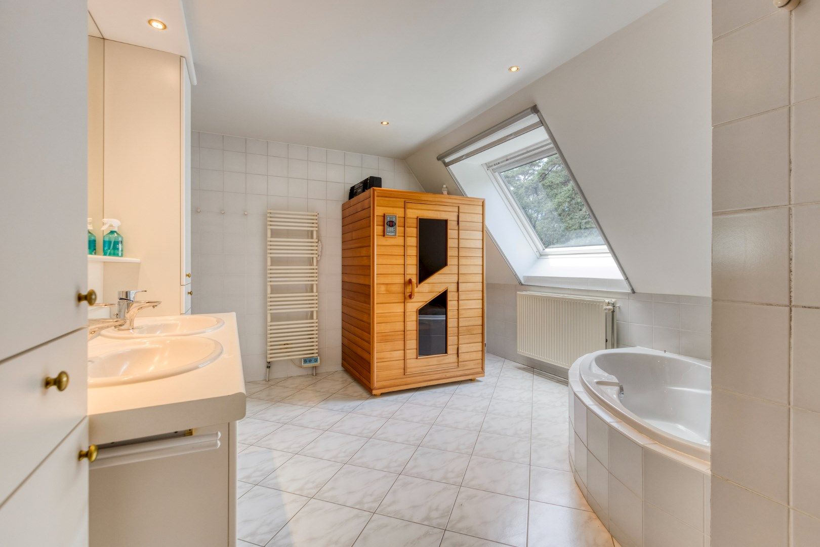 Prachtige villa met ruime tuin, zwembad en dubbele garage in Mol-Wezel ! foto 15