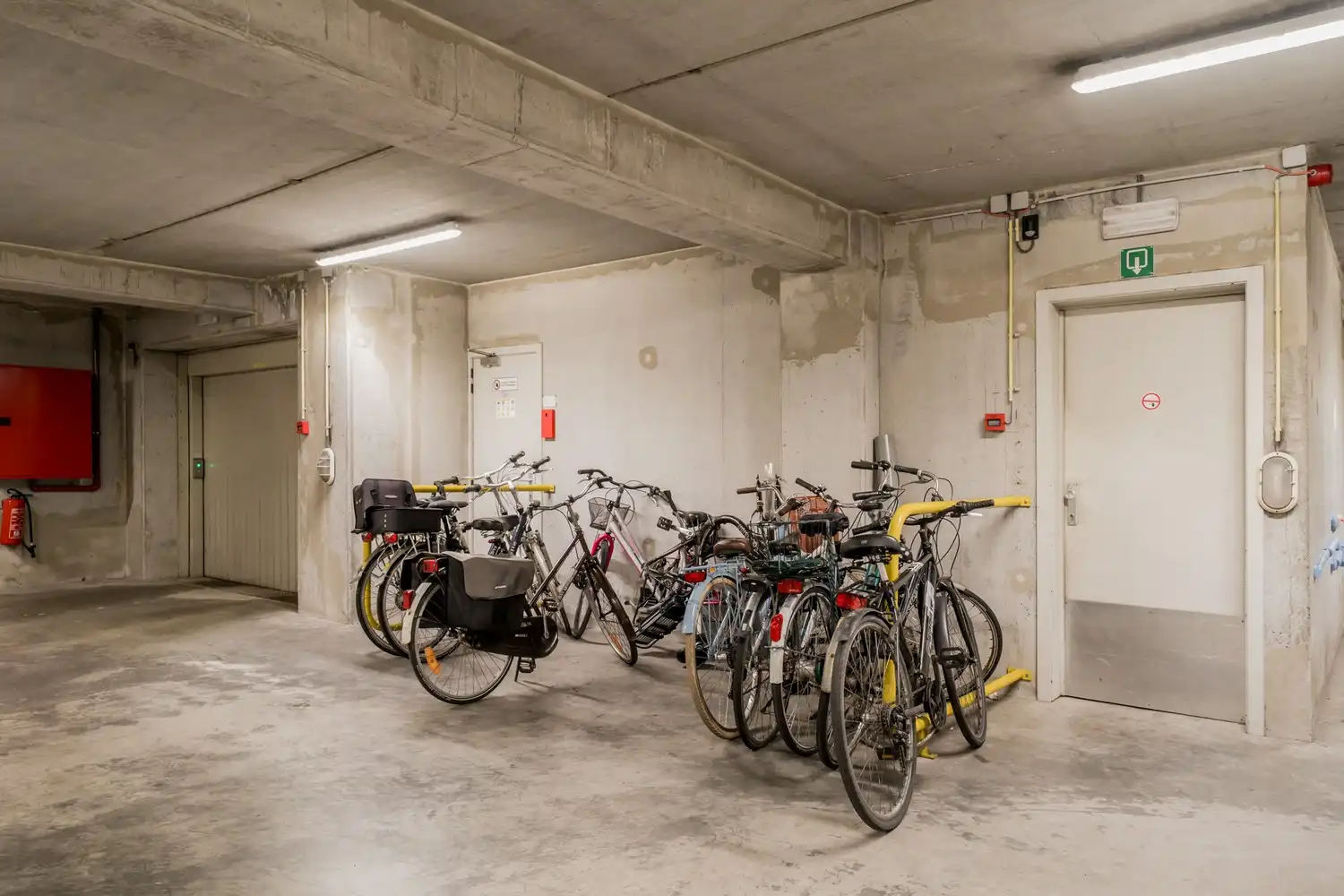 Ruim appartement op strategische locatie met veel lichtinval foto 18