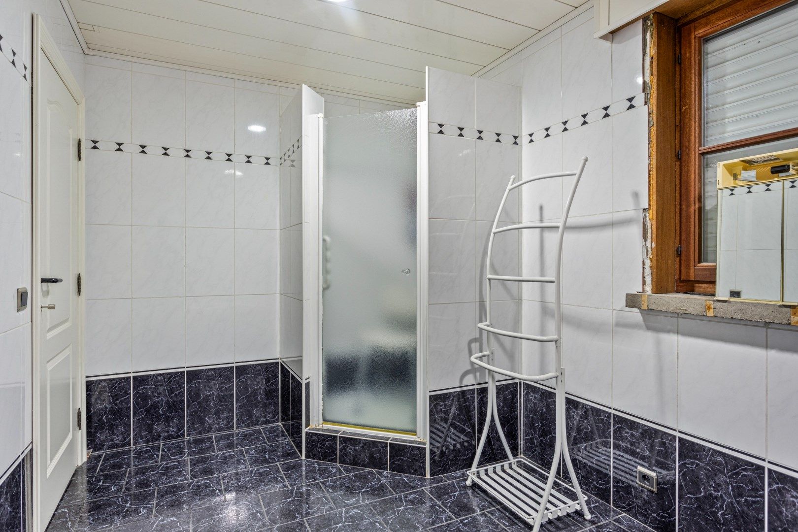 Onderkelderde woning met 4 slpks op 862 m² in een doodlopende straat te OLV Olen ! foto 19