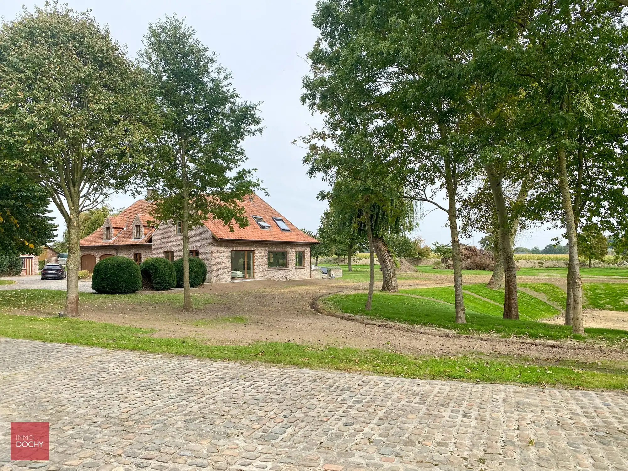 Instapklare villa met eventeel opslagruimte nabij Kortrijk op uiterst rustige ligging | Beiaardstraat foto {{pictureIndex}}