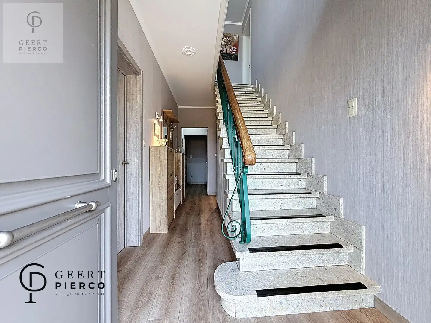 Knappe gerenoveerde gezinswoing foto 2