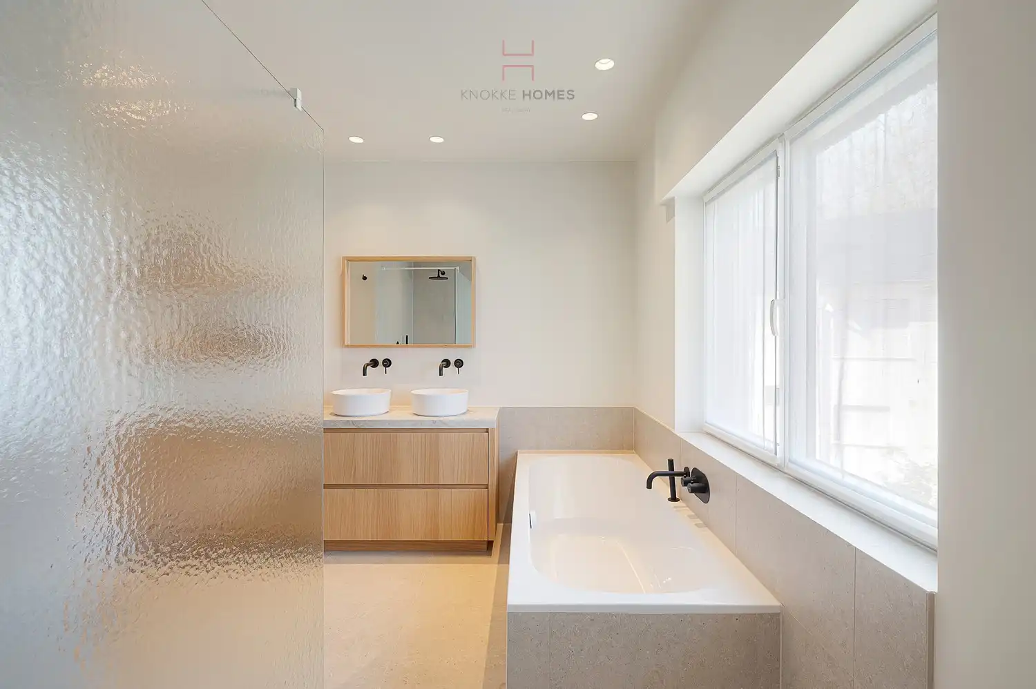 Uitzonderlijk gerenoveerde koppelvilla op topligging in Duinbergen foto 27