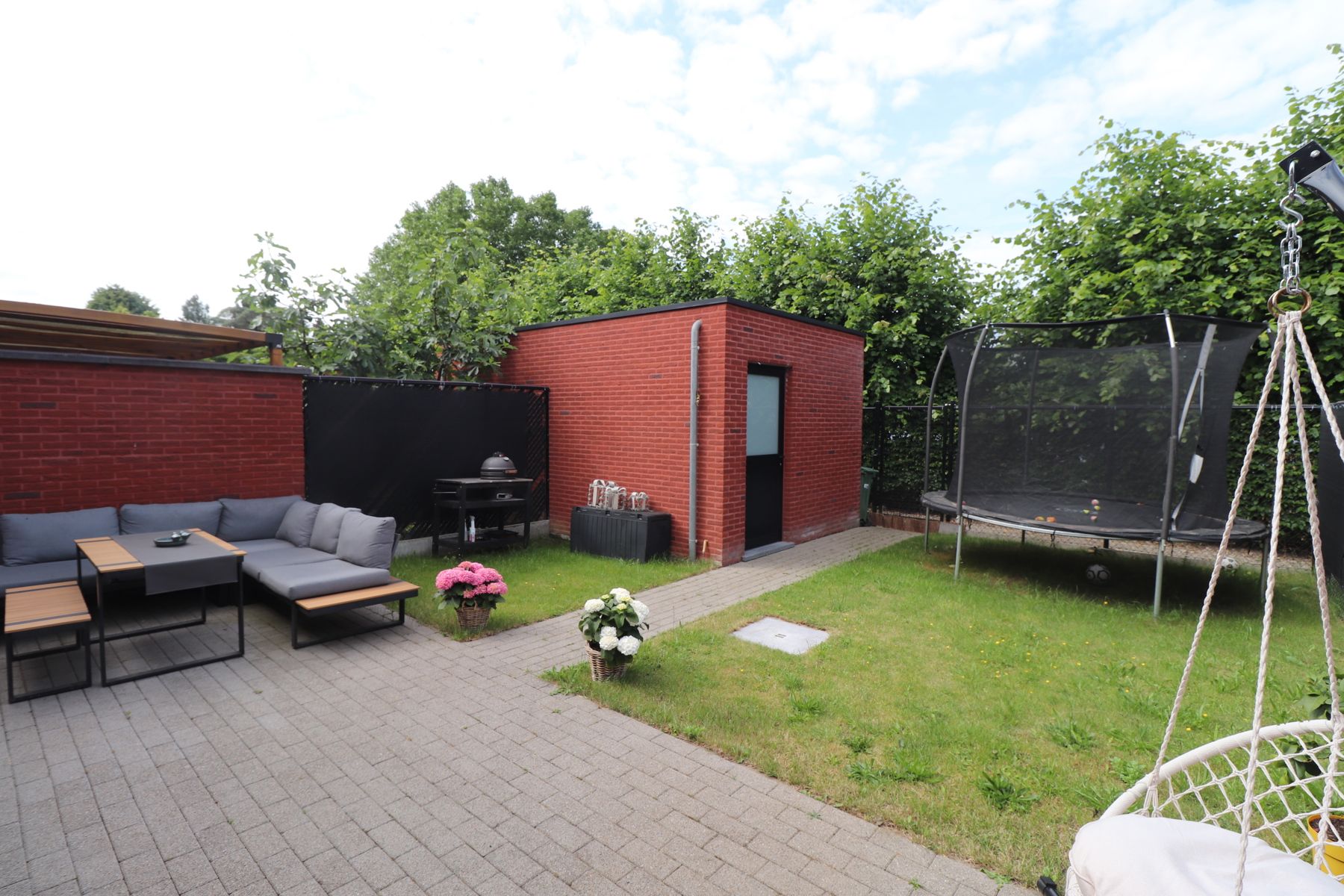 Een ruim recent woonhuis - gesloten bebouwing - met 3 slaapkamers, inpandige garage, terras en tuin foto 13