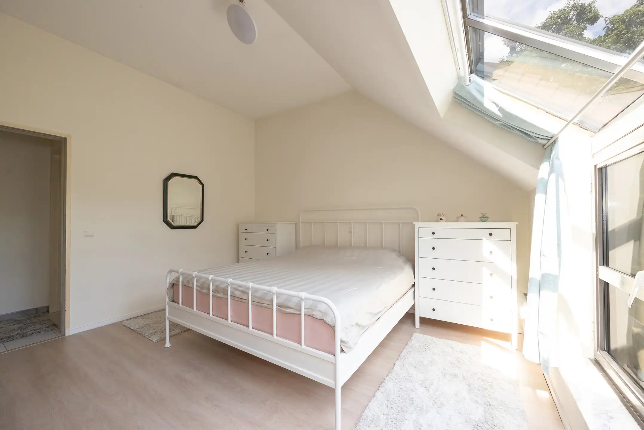 Lichtrijk en ruim appartement  120 m2 met zicht op groen foto 14