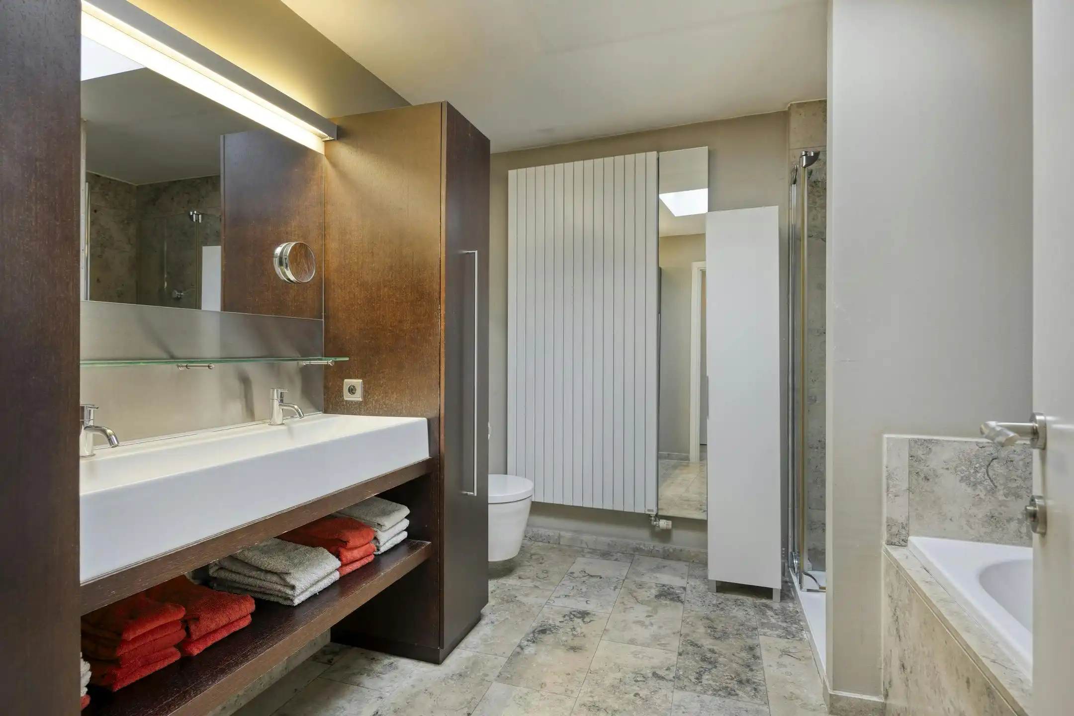 Stijlvolle stadswoning met handelspand te koop in hartje Maaseik foto 19