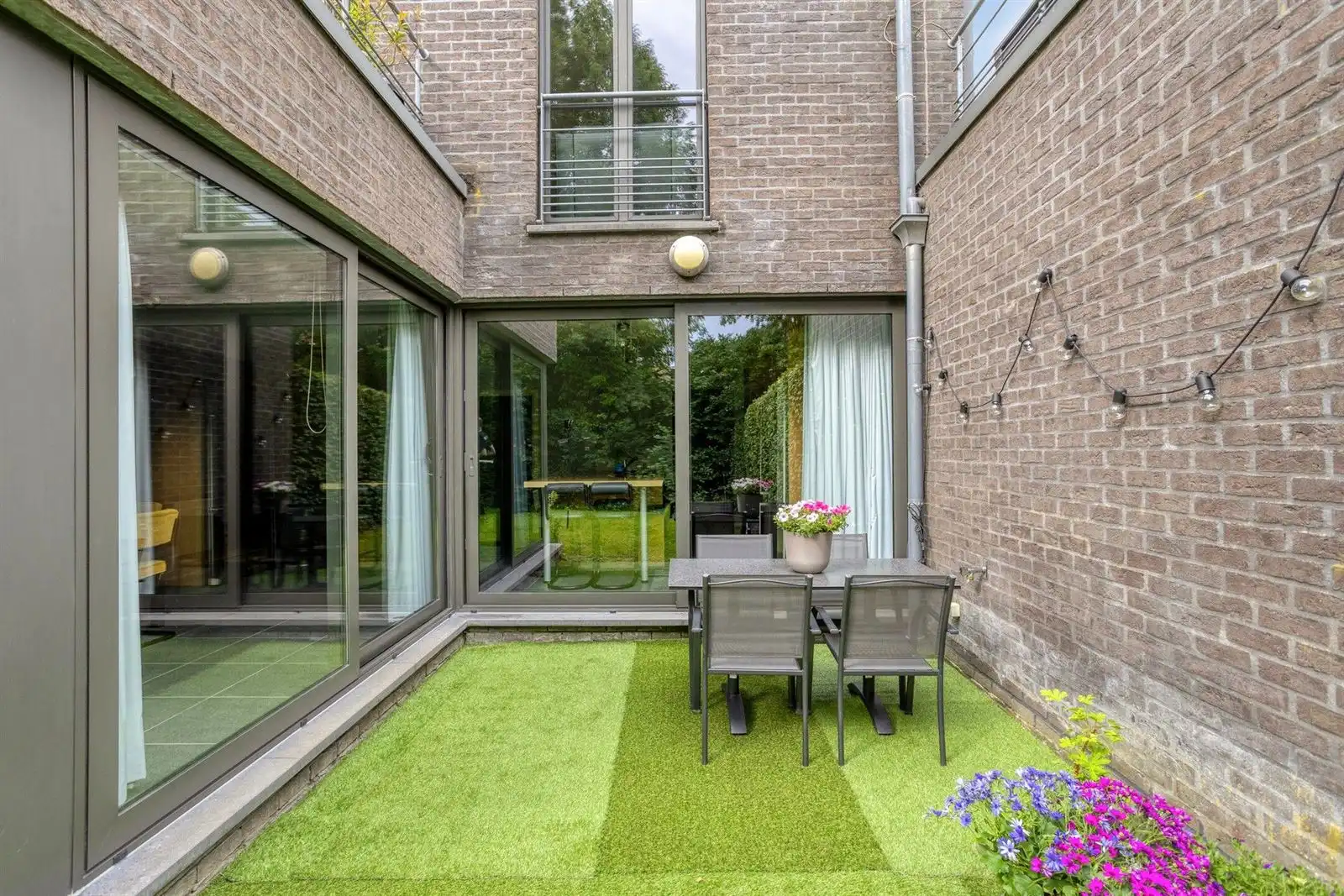 Gelijkvloers appartement met 2 slaapkamers en tuin, kelder & staanplaats foto 5