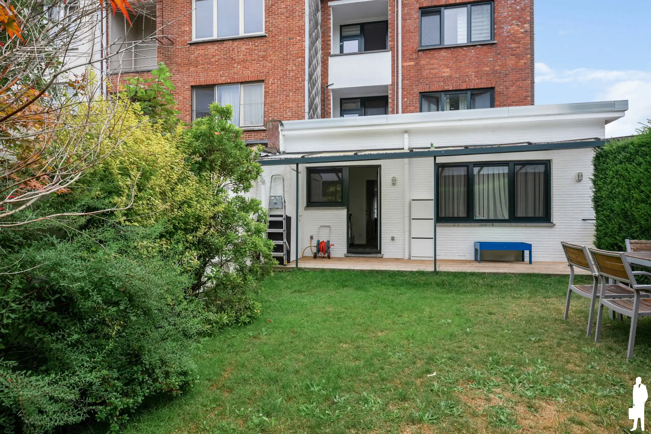 Lichtrijk gerenoveerd gelijkvloers appartement met garage  foto 12