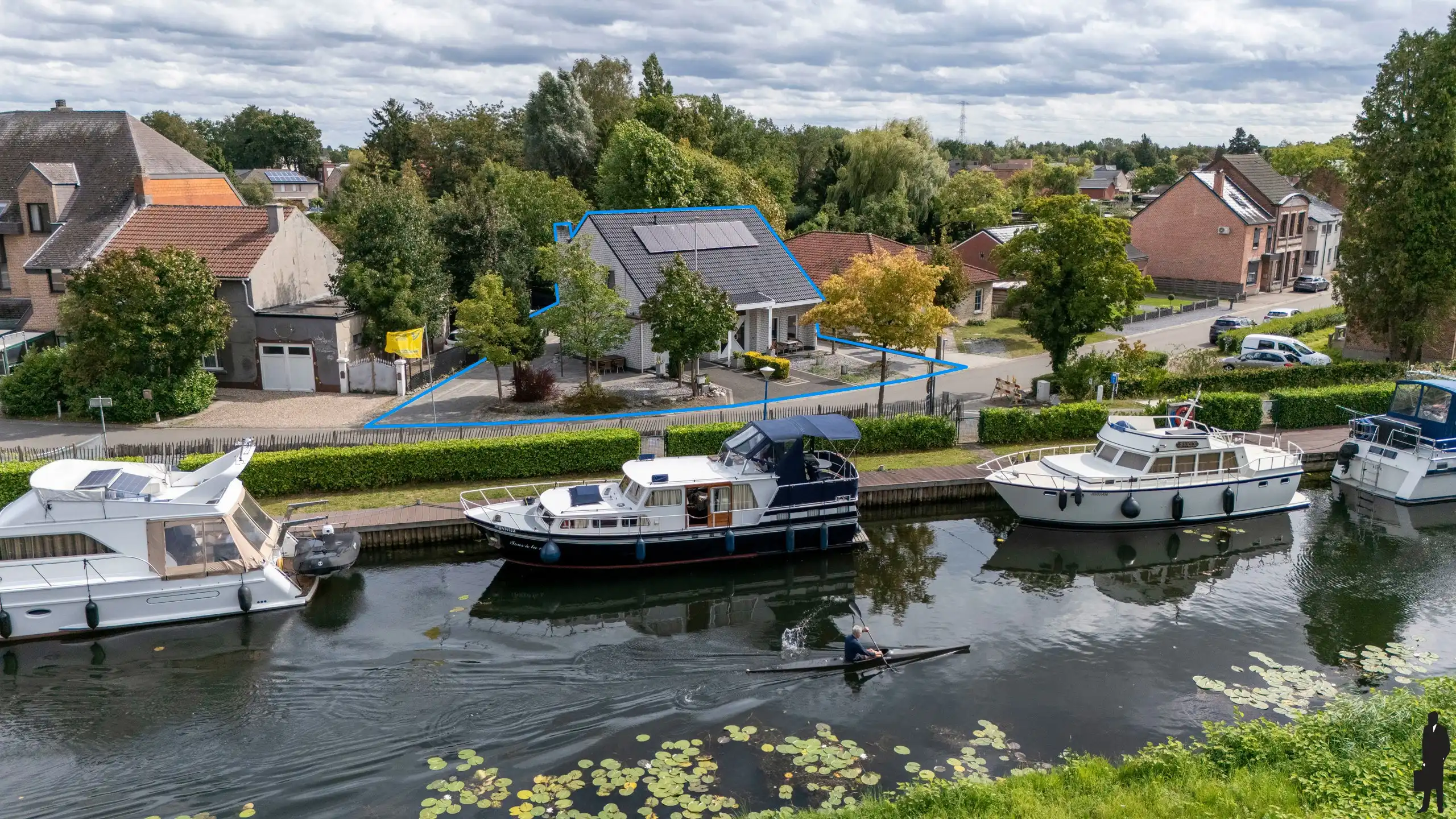 Uitzonderlijk gelegen woning aan Jachthaven kanaal Beverlo foto {{pictureIndex}}
