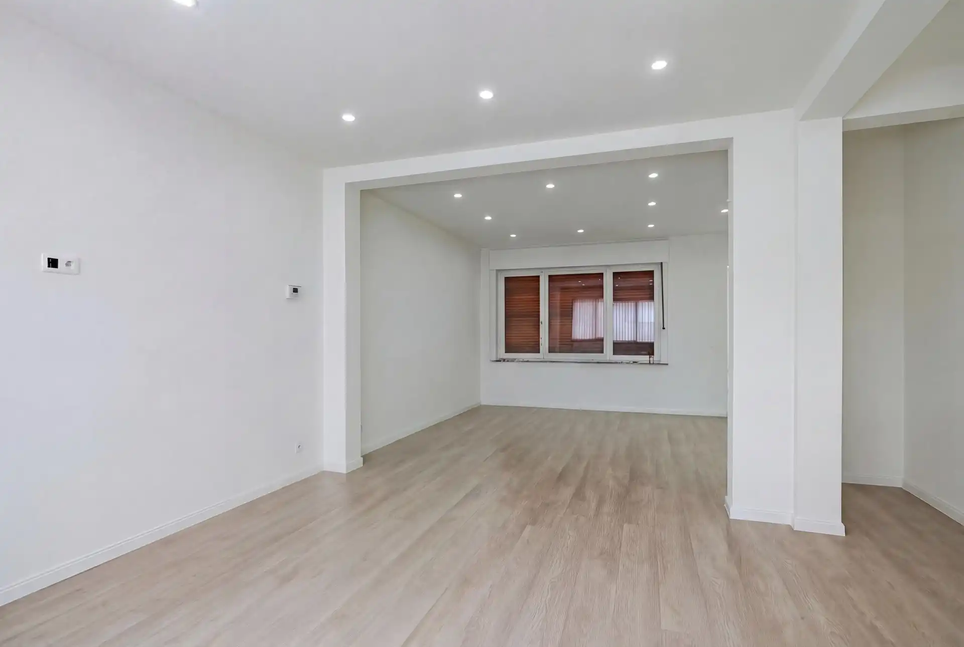 Deels gerenoveerde woning met drie slaapkamers te Erembodegem foto 23